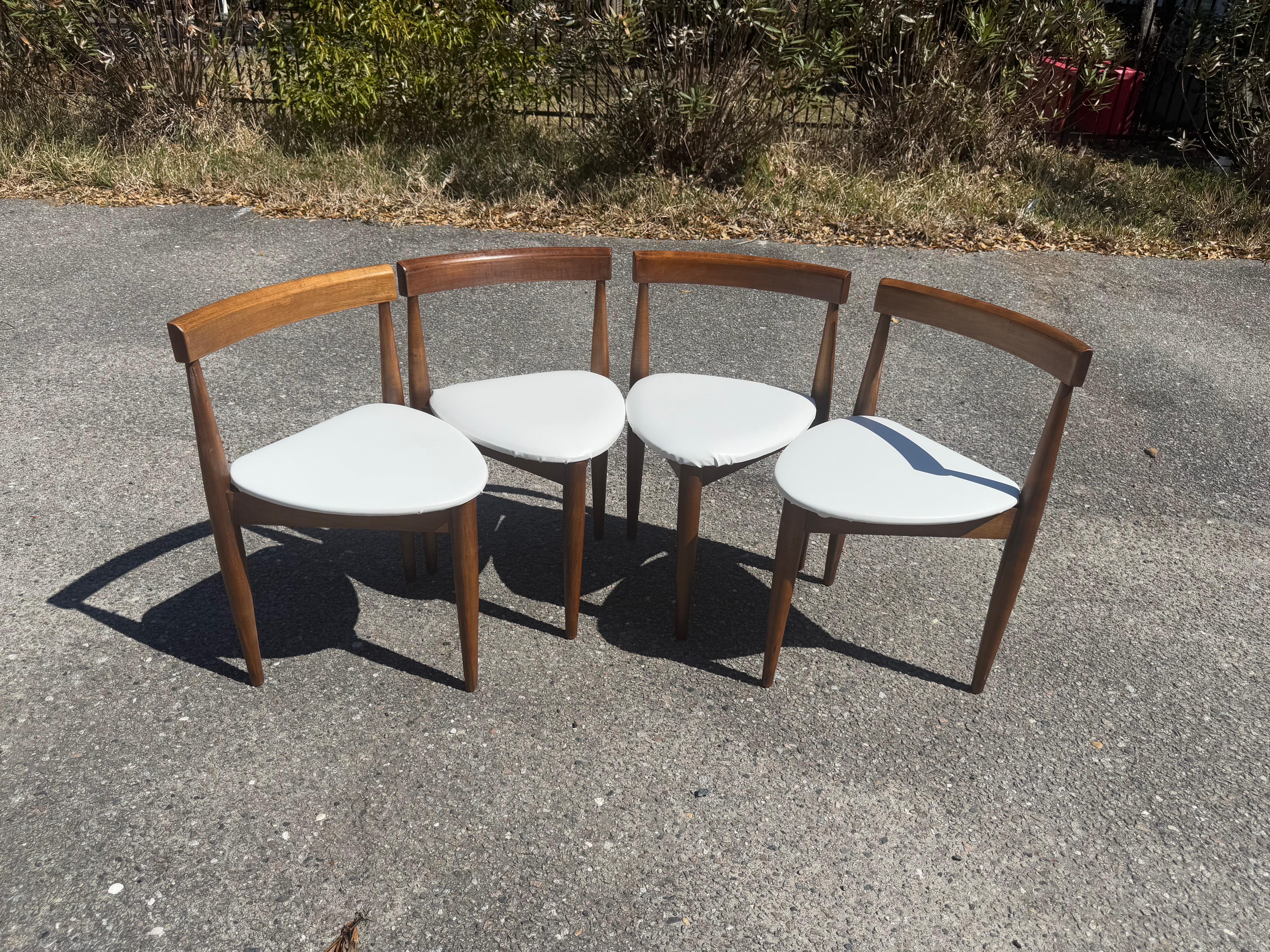 Un set di 4 sedie da pranzo Hans Olsen per Winchendon Roundette in vendita 5