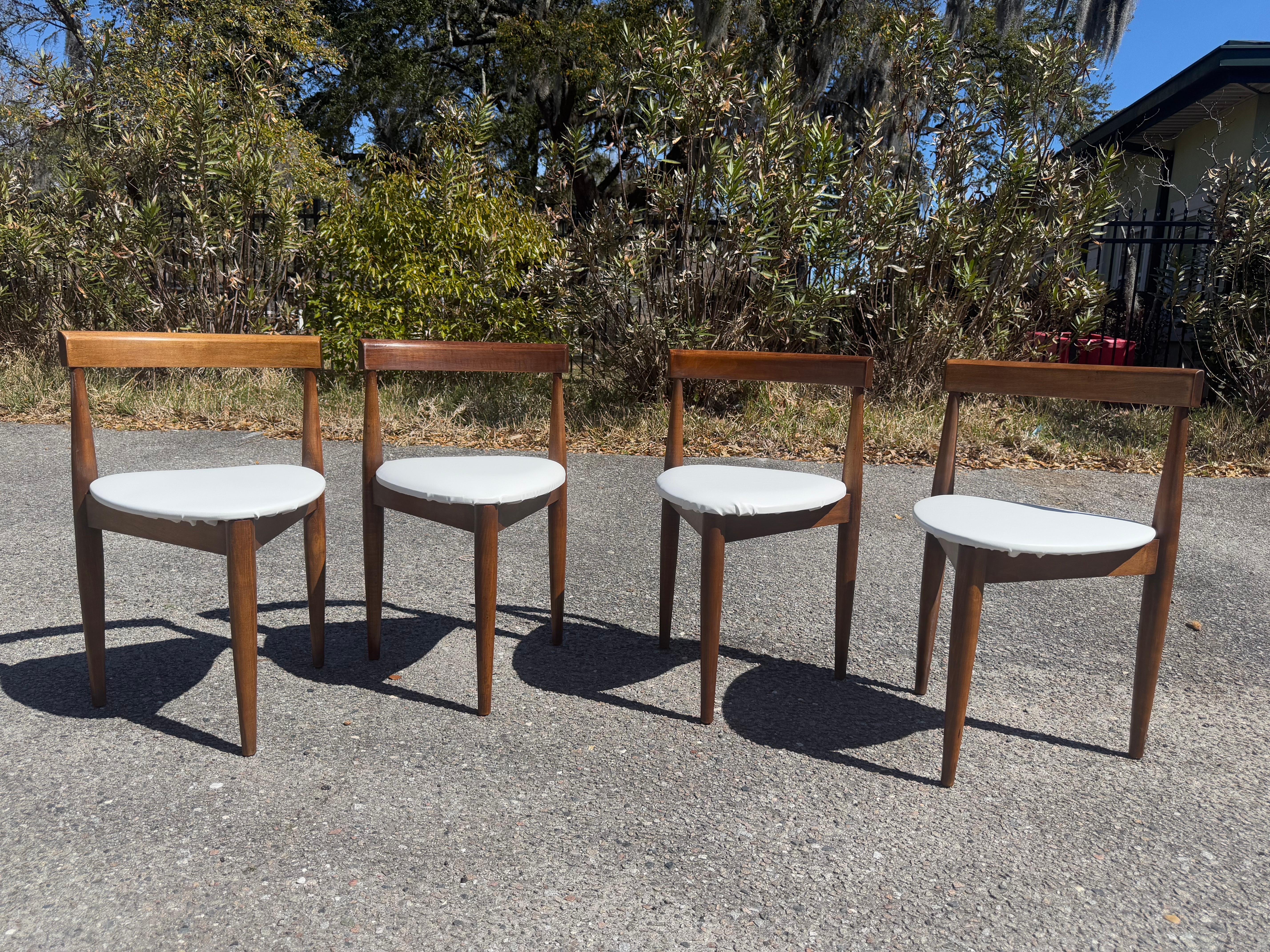 Un set di 4 sedie da pranzo Hans Olsen per Winchendon Roundette in vendita 8