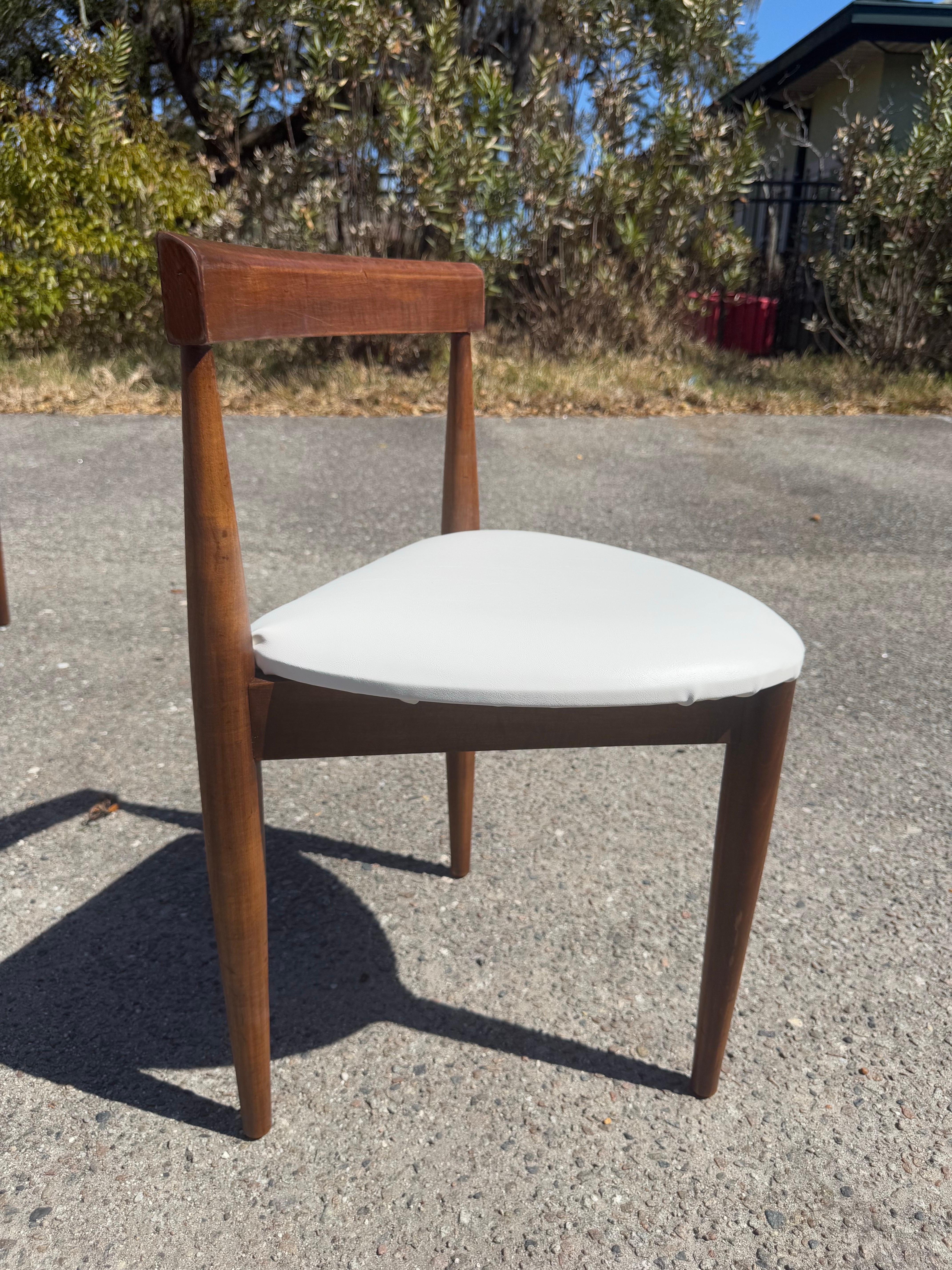 Mid-Century moderno Un set di 4 sedie da pranzo Hans Olsen per Winchendon Roundette in vendita