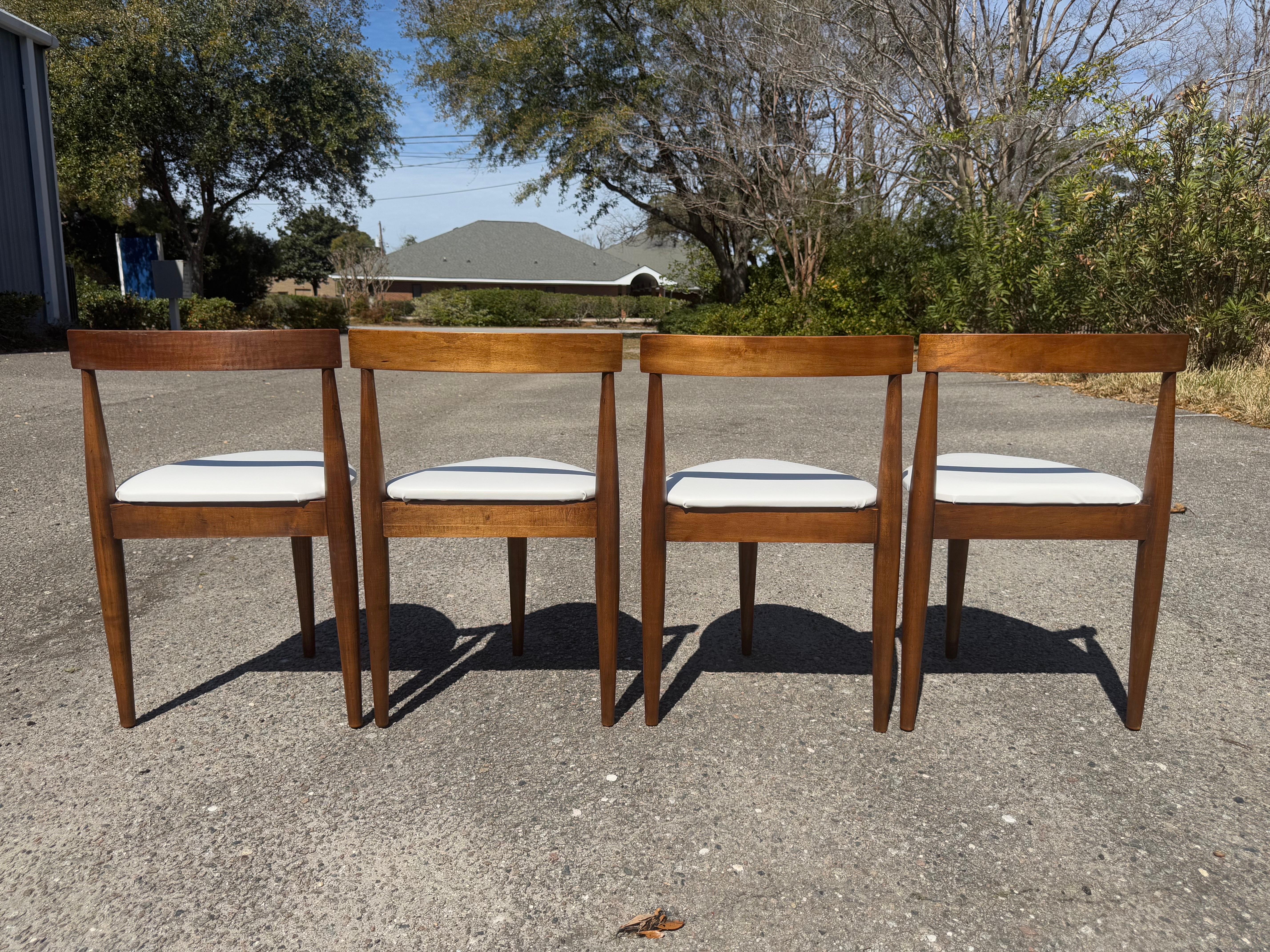 Un set di 4 sedie da pranzo Hans Olsen per Winchendon Roundette in vendita 1