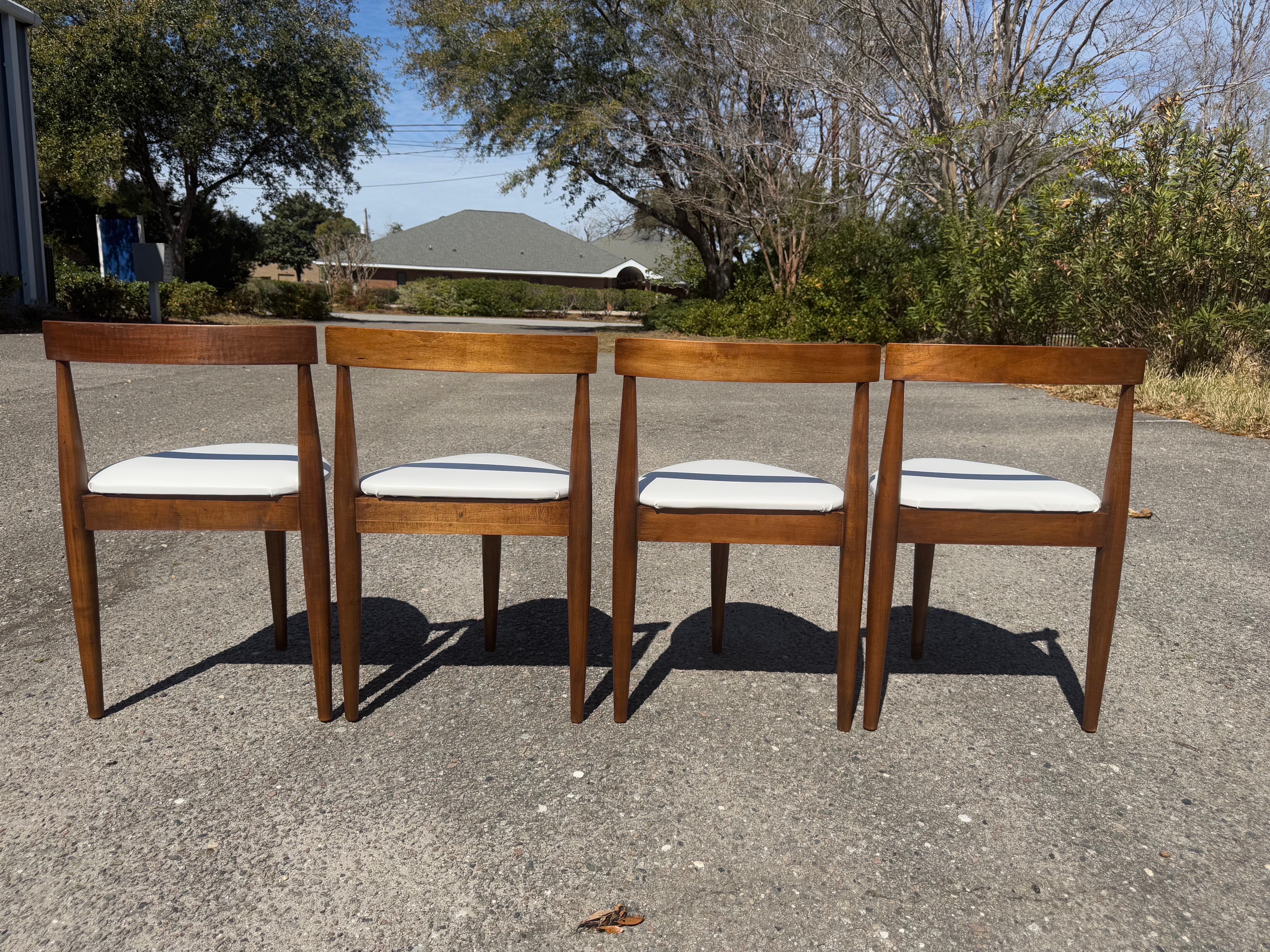 Un set di 4 sedie da pranzo Hans Olsen per Winchendon Roundette in vendita 2