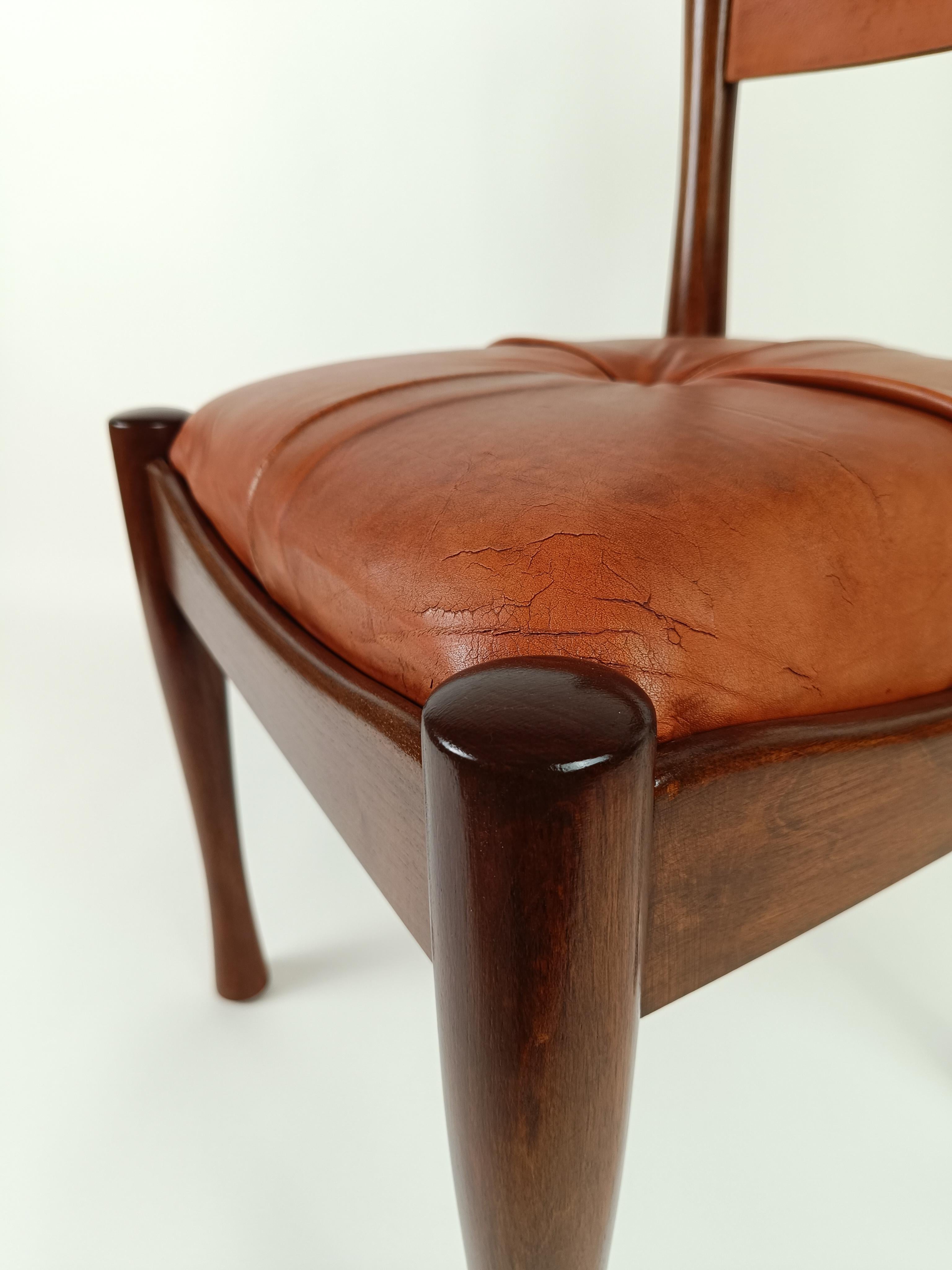 Ein Satz von 4 italienischen Stühlen aus Holz und cognacfarbenem Leder von S. Coppola für Bernini  im Angebot 11