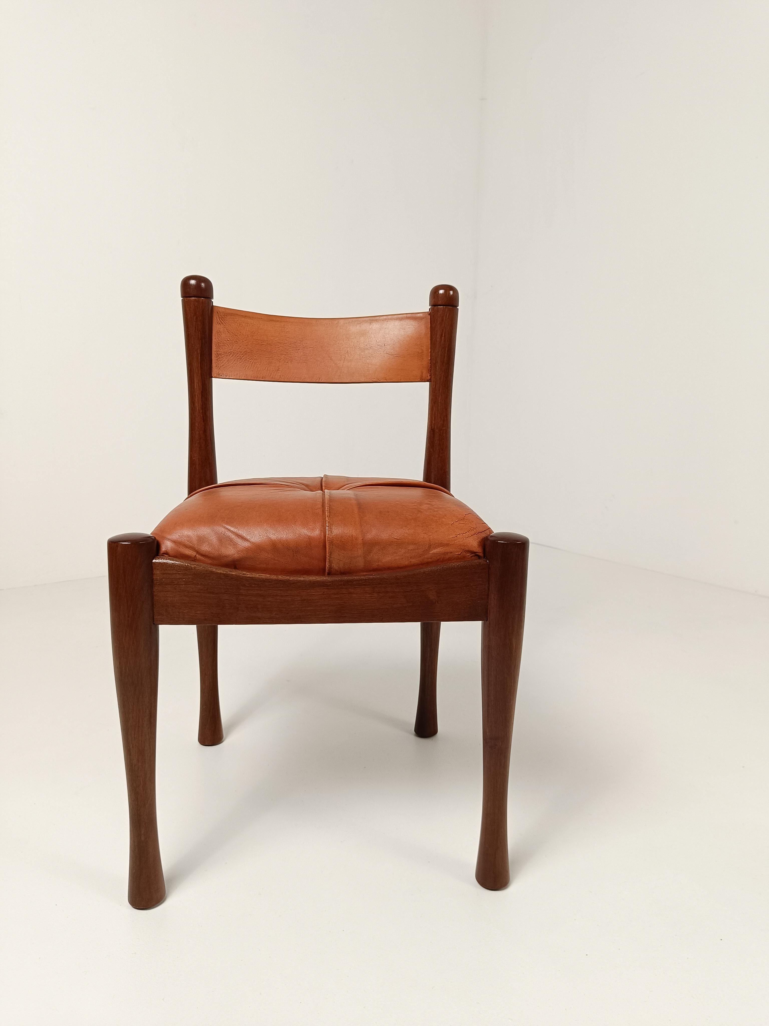 20th Century A set of 4 Italian Chairs in Wood and Cognac Leather by S. Coppola for Bernini  For Sale