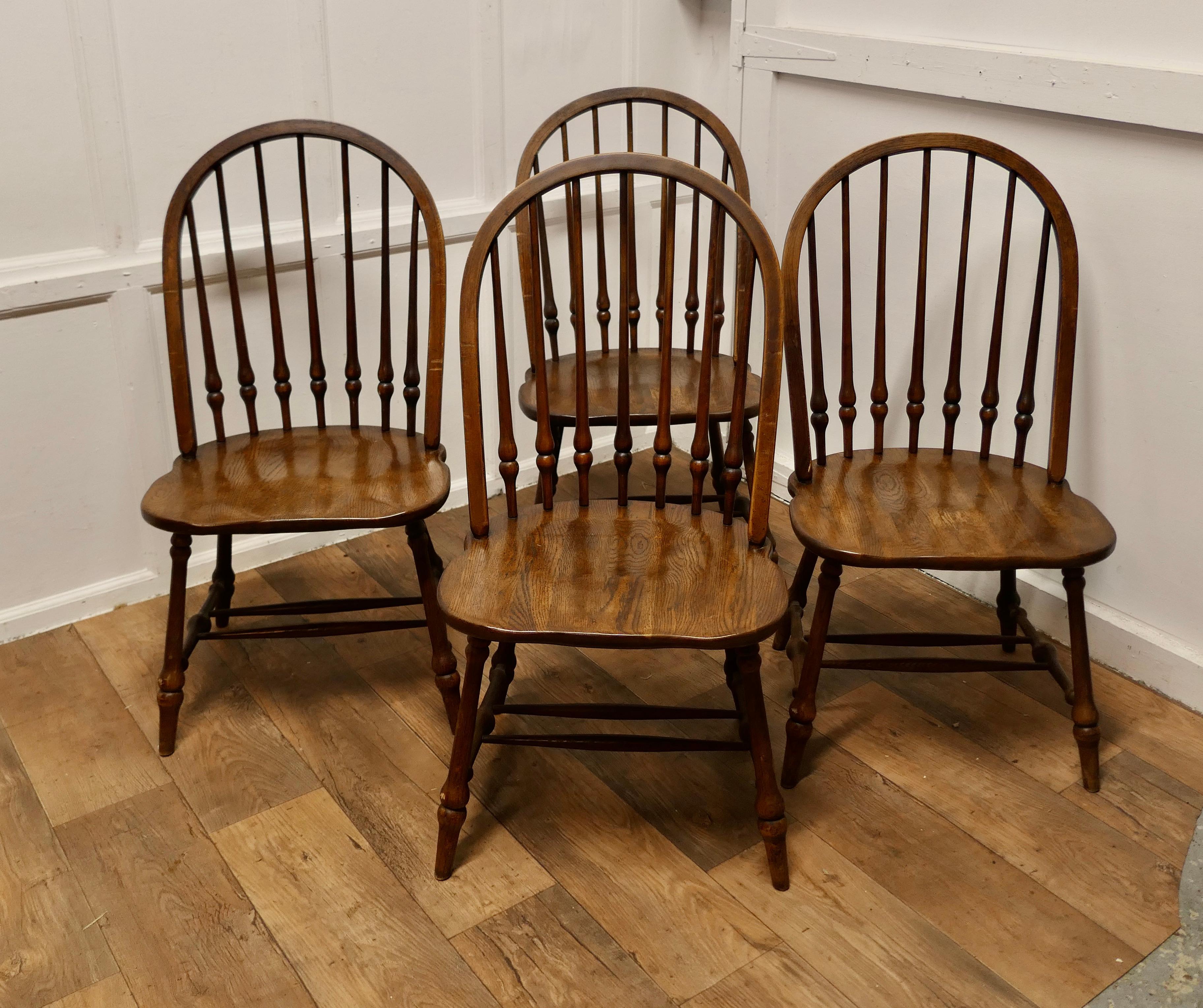 A Set of 4 Large Elm Windsor Country Dining Chairs     In Good Condition In Chillerton, Isle of Wight