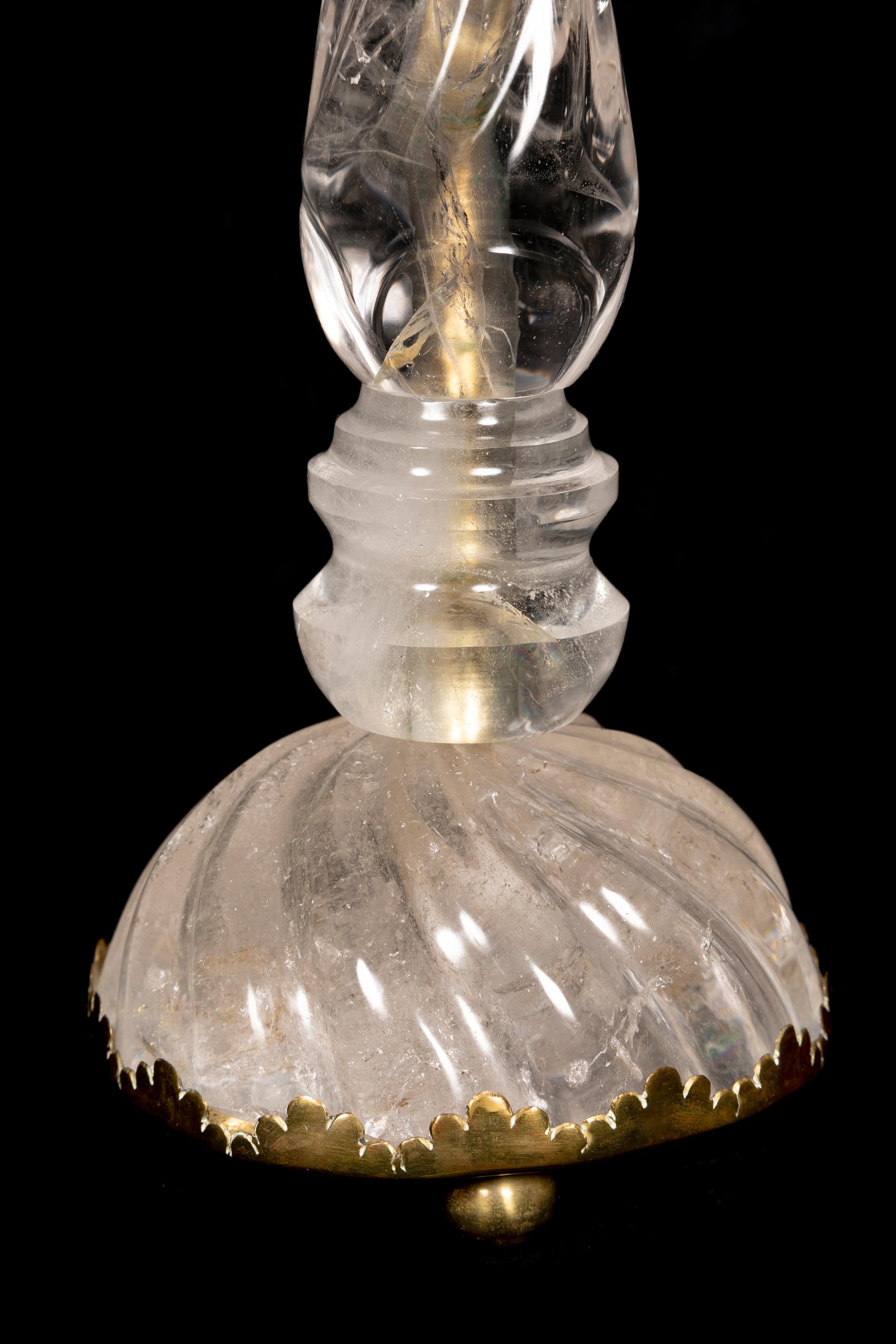 Große Kerzenständer aus Bergkristallquarz und Bronze im Louis-XVI.-Stil (Handgeschnitzt) im Angebot