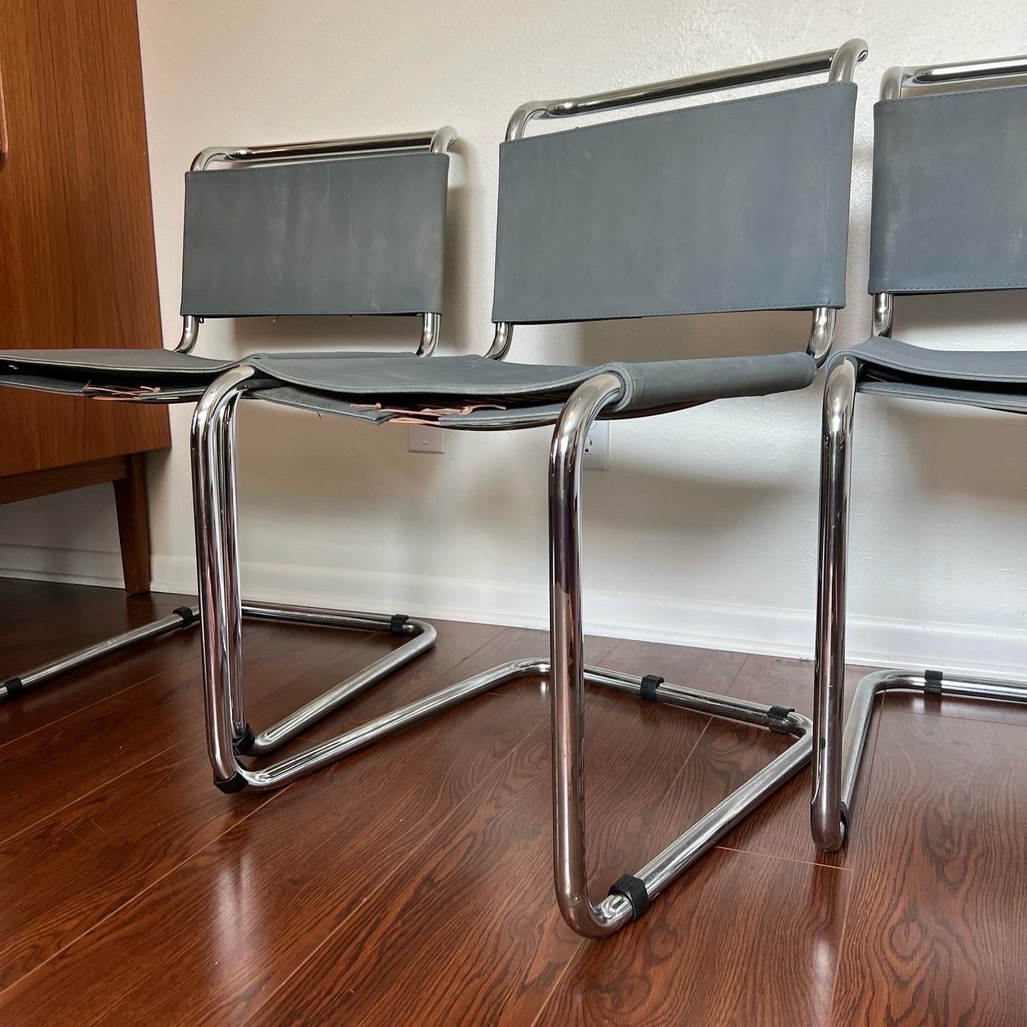 A set of 4 Marcel Breuer B33 dining chairs by Gavina from the 1950s In Good Condition In Houston, TX