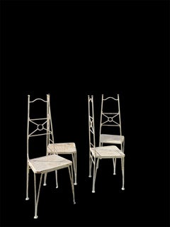 un set di 4 sedie da giardino in metallo e rete del Mid-Century, con terminali a sfera in ottone.