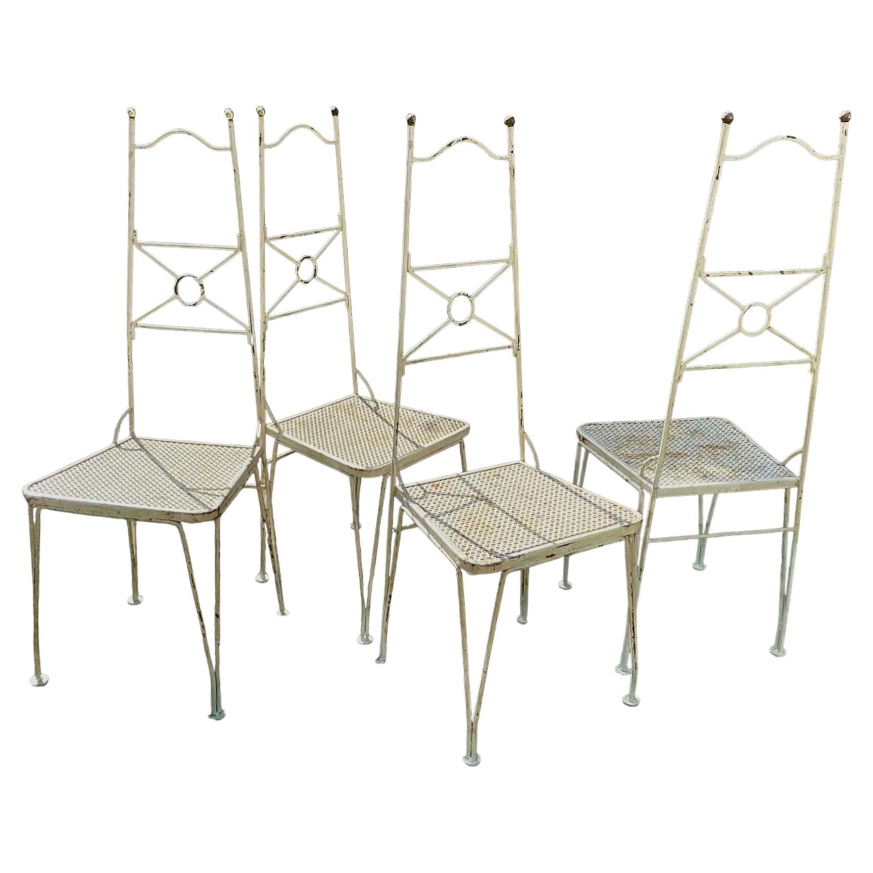 Ensemble de 4 chaises de jardin en métal et maille, avec embouts de boules en laiton, Europe, années 1950 en vente