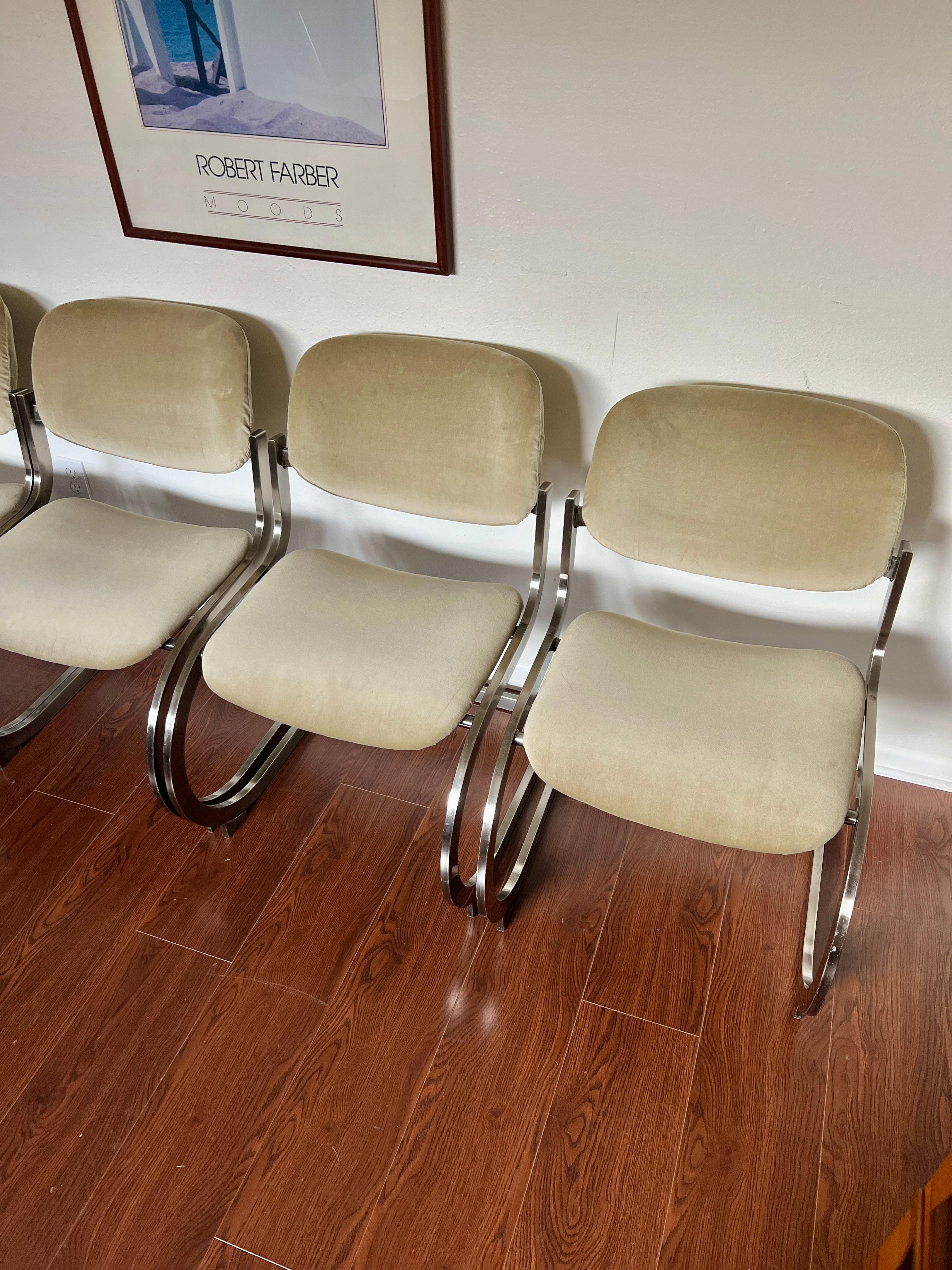 A set of 4 post modern dining chairs by Design Institute America, circa 1986 In Good Condition For Sale In Houston, TX