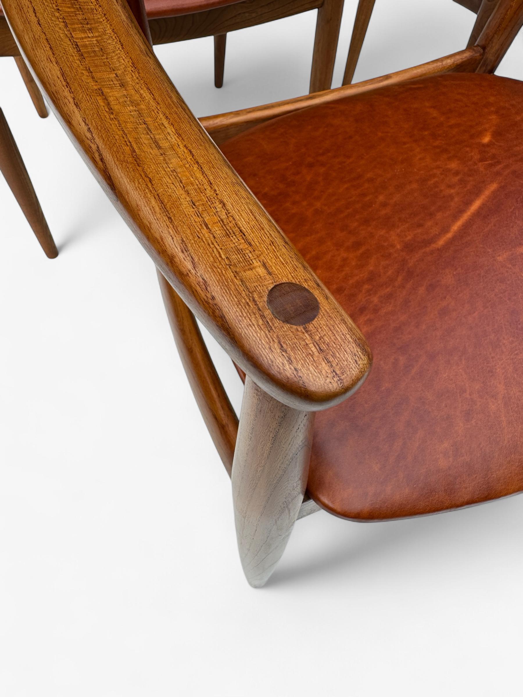 A Set of 4 Round Back Elm Wood Dining by Illum Wikkelso 1960's Denmark For Sale 3
