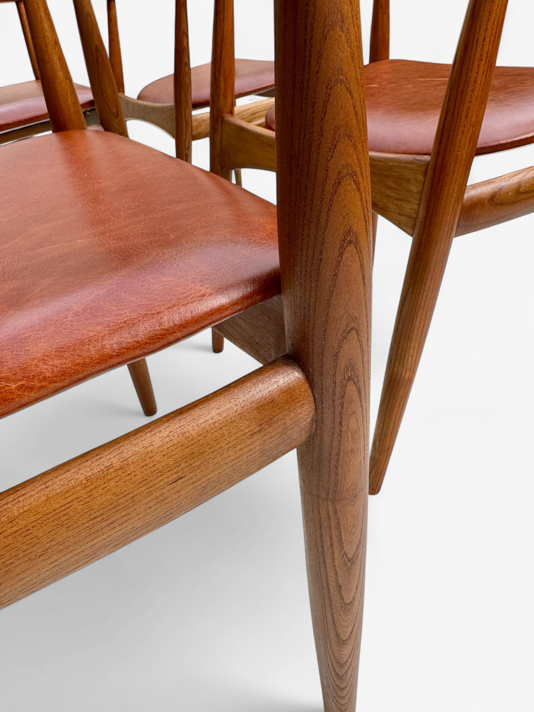A Set of 4 Round Back Elm Wood Dining by Illum Wikkelso 1960's Denmark For Sale 4