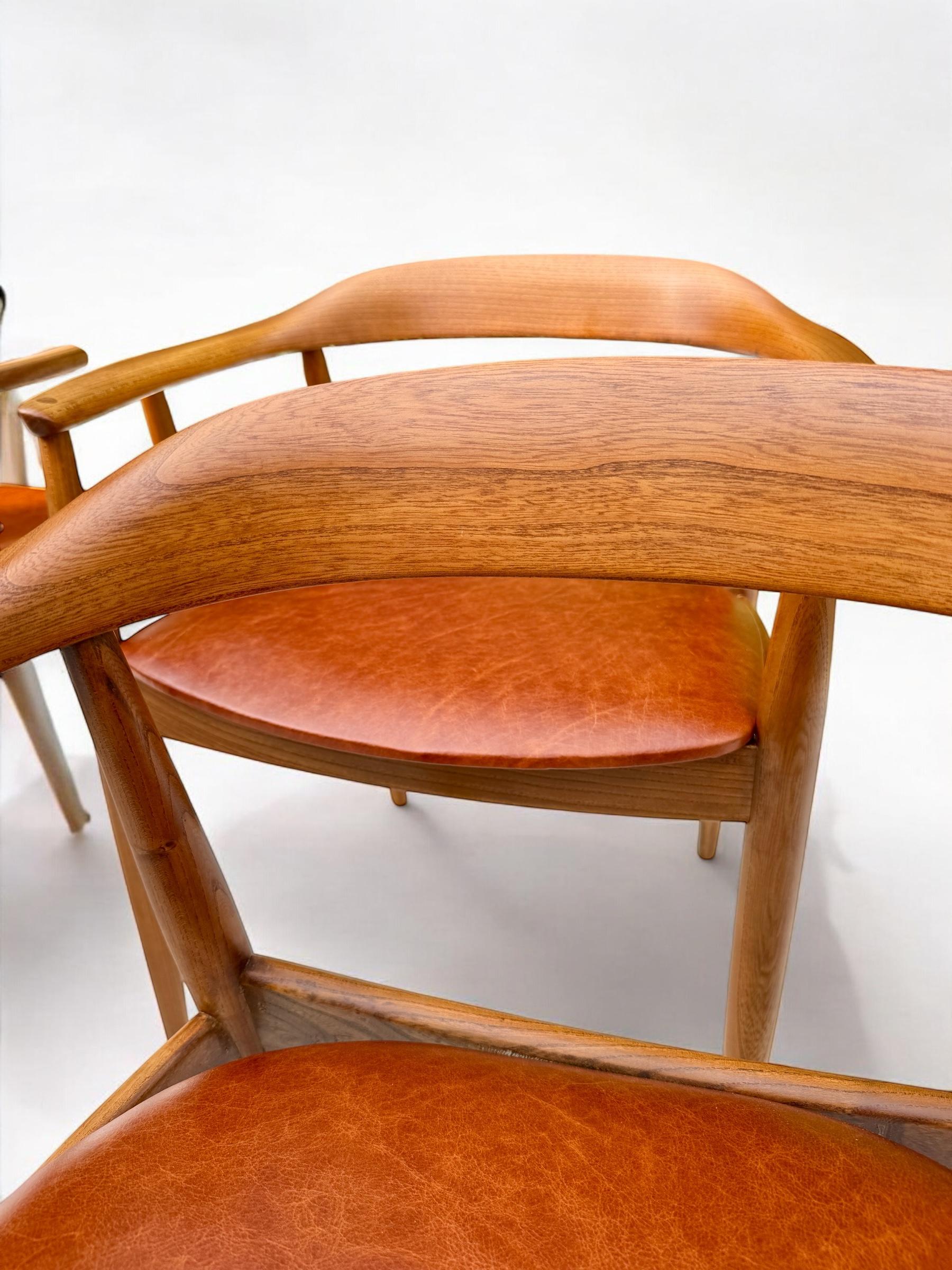 Mid-Century Modern A Set of 4 Round Back Elm Wood Dining by Illum Wikkelso 1960's Denmark For Sale