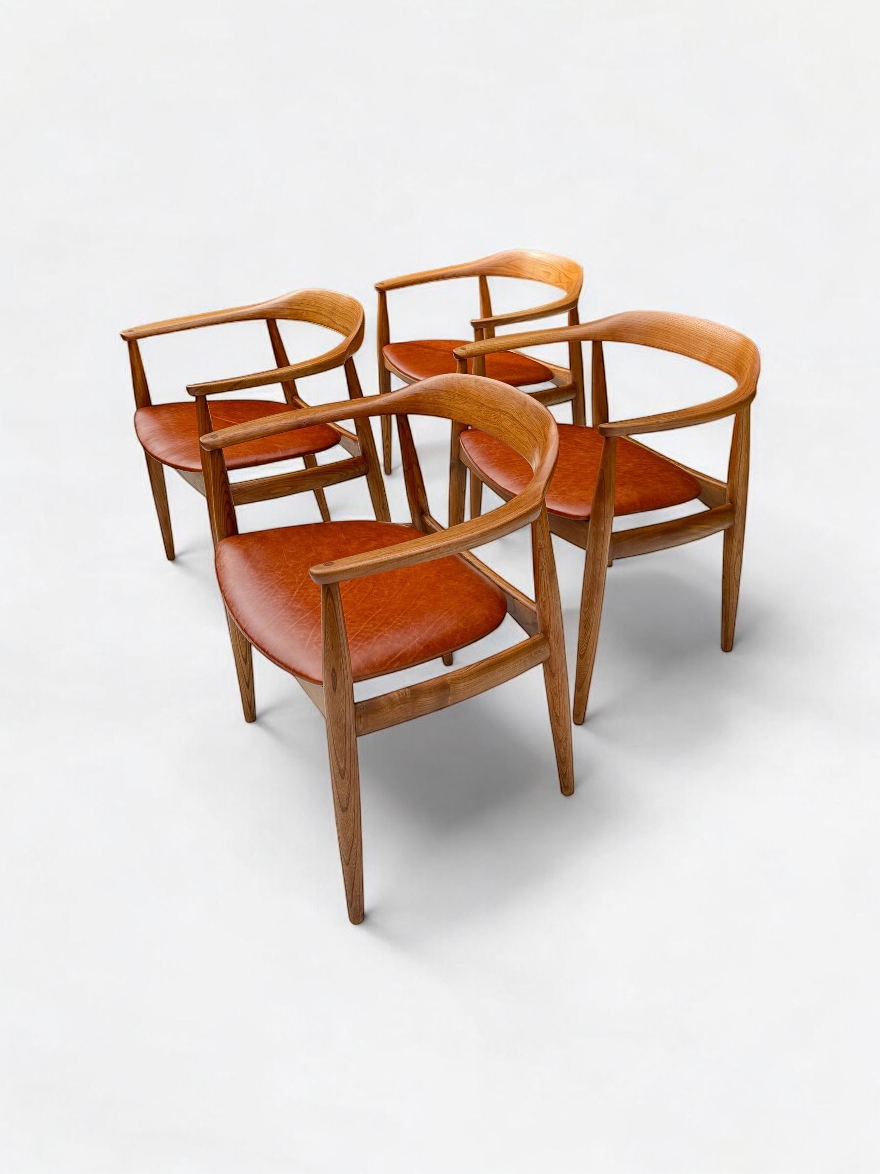 Danish A Set of 4 Round Back Elm Wood Dining by Illum Wikkelso 1960's Denmark For Sale