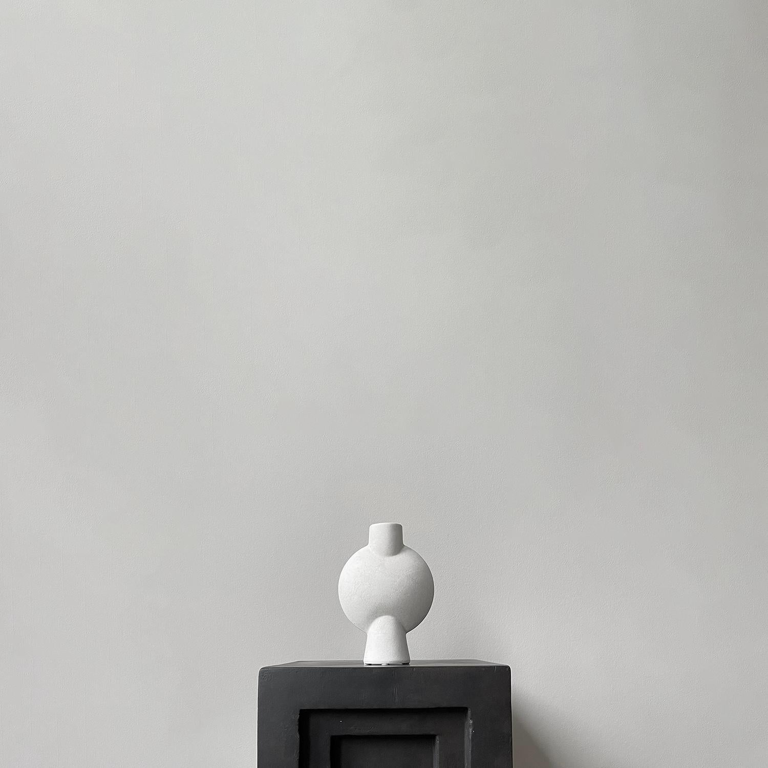 A Set of 4 sand mini sphere vase bubl by 101 Copenhagen
Designed by Kristian Sofus Hansen & Tommy Hyldahl
Dimensions: L13 / W6 / H18 CM
Materials: Ceramic

The Sphere collection celebrates unique silhouettes and textures that makes an impact