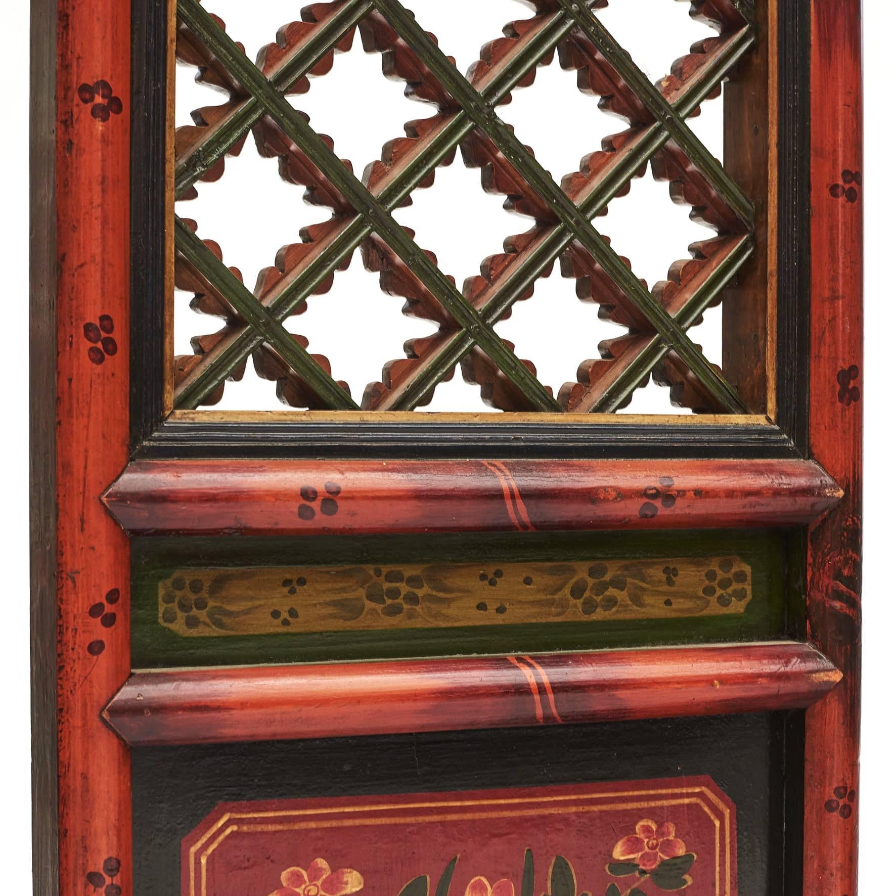A set of 4 screens, made in elm wood. Lacquer decorated in polychrome.
Panels decorated with vases, flowers, etc.

Former screen wall from house in Shanxi province 1860 - 1880.

Original well preserved condition.