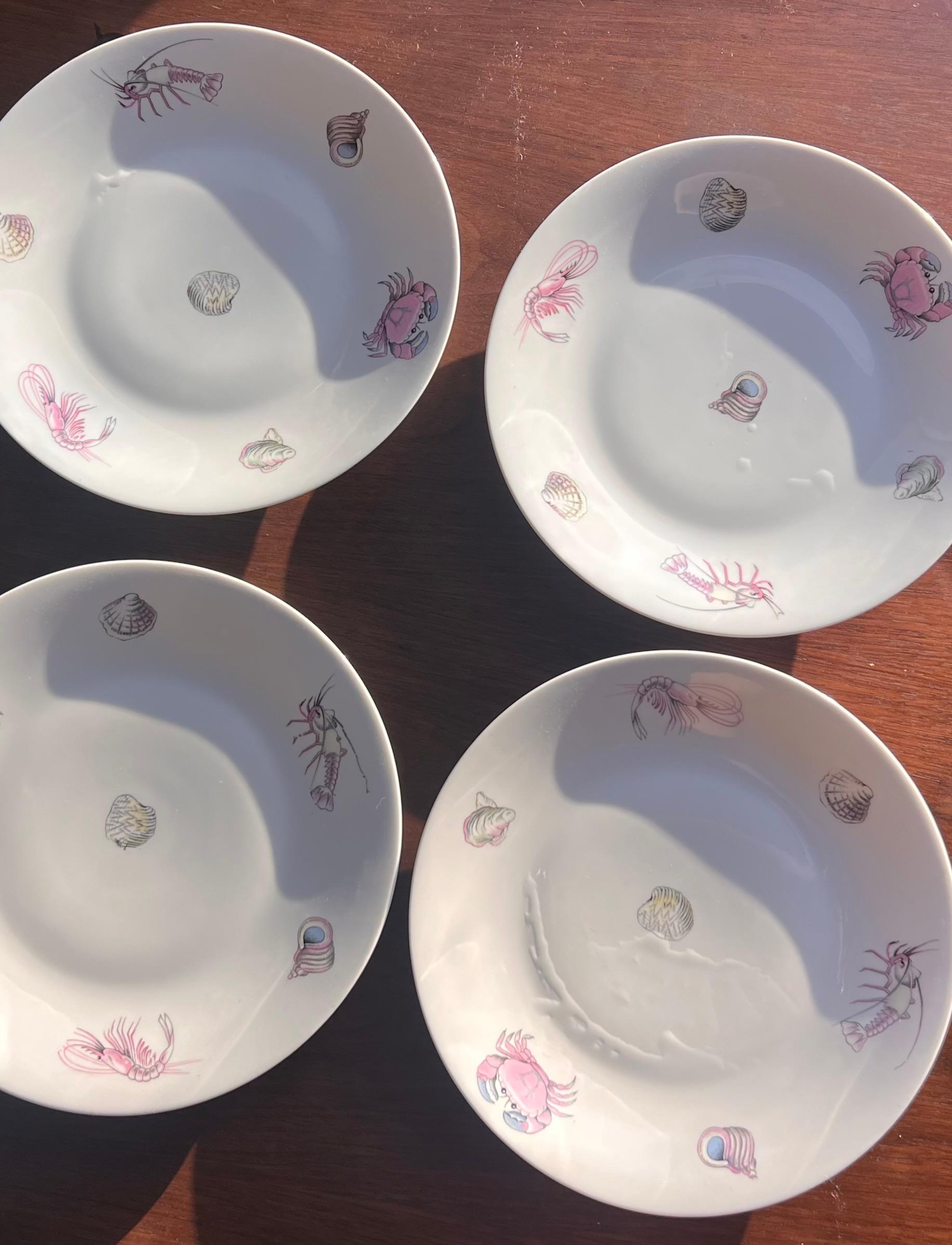 Ensemble de 4 assiettes en porcelaine française sur le thème de la mer par Apilco, 20e siècle en vente 3