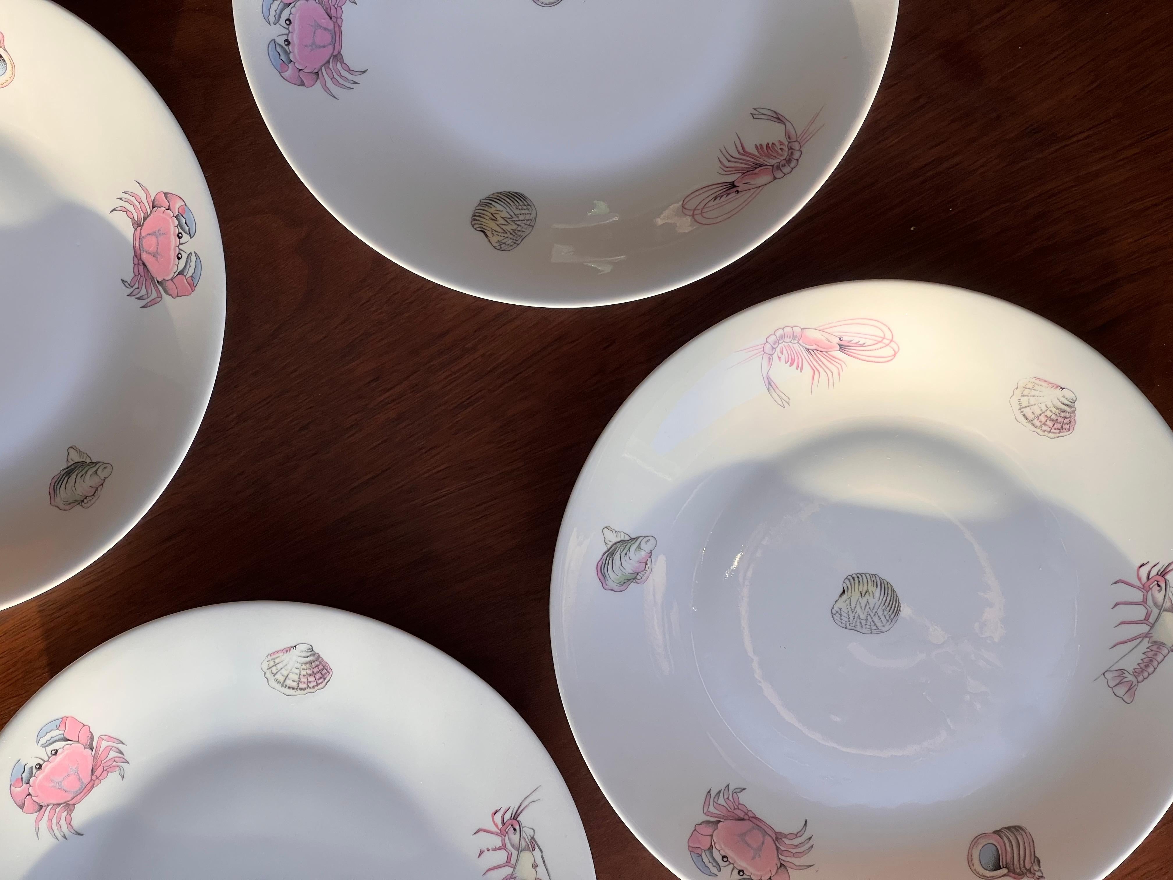 Ensemble de 4 assiettes en porcelaine française sur le thème de la mer par Apilco, 20e siècle en vente 6