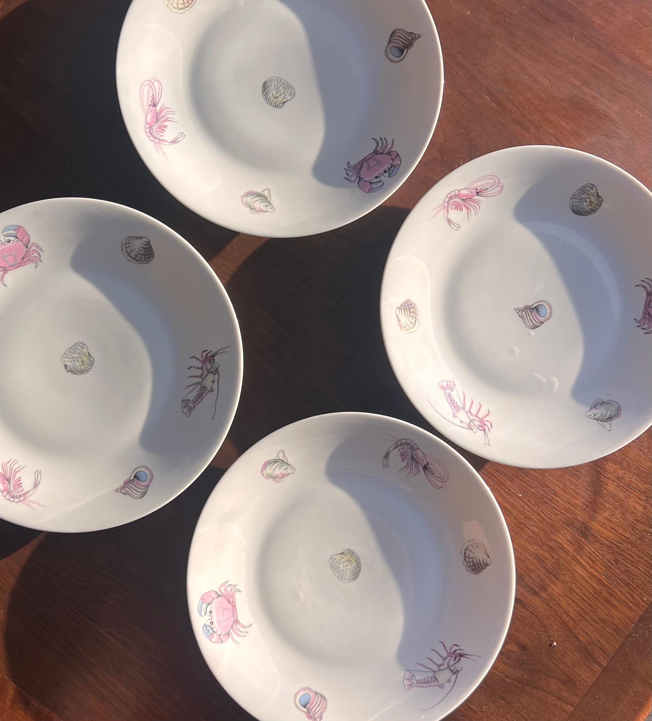 Ensemble de 4 assiettes en porcelaine française sur le thème de la mer par Apilco, 20e siècle en vente 8
