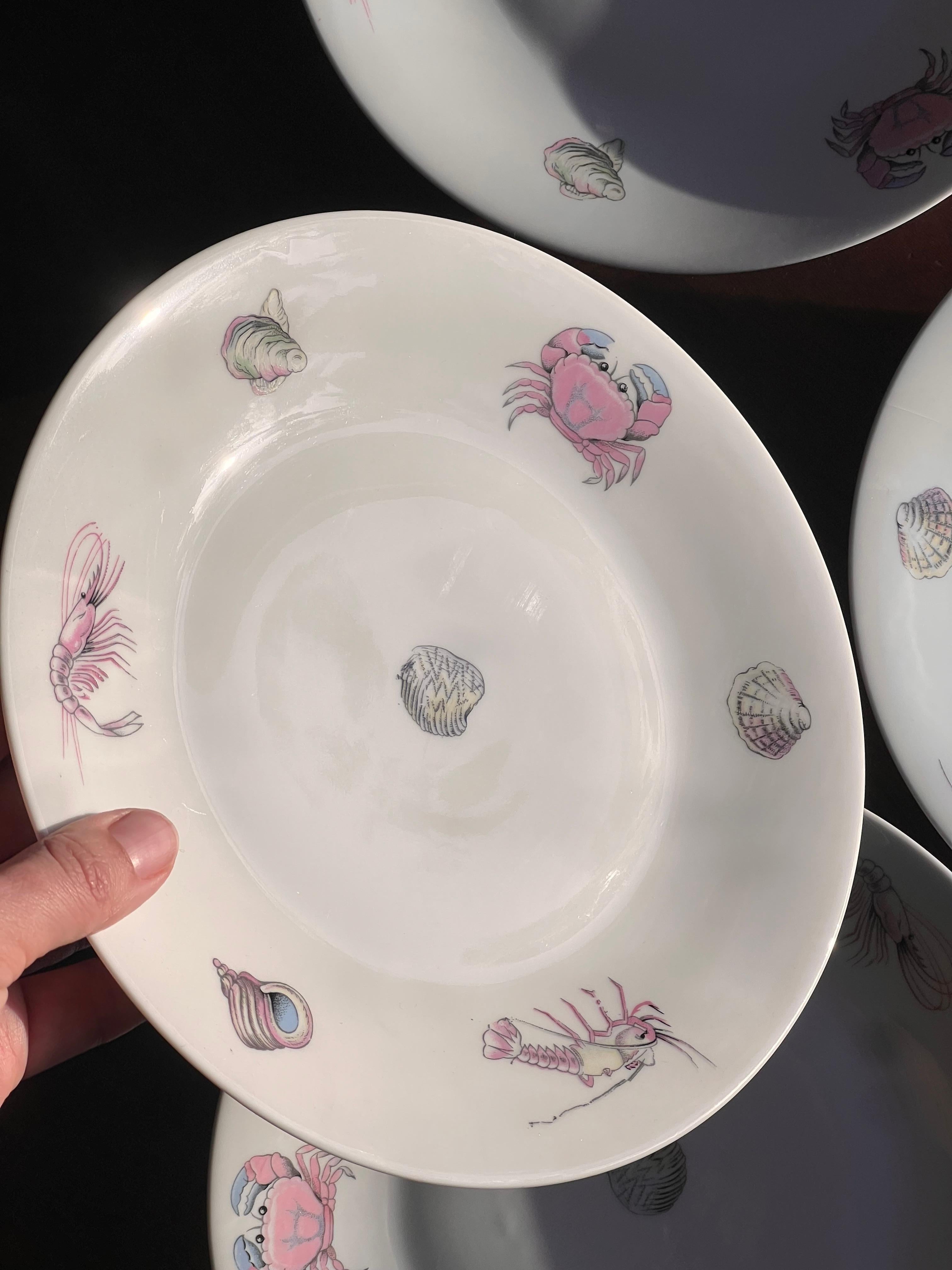 Provincial français Ensemble de 4 assiettes en porcelaine française sur le thème de la mer par Apilco, 20e siècle en vente