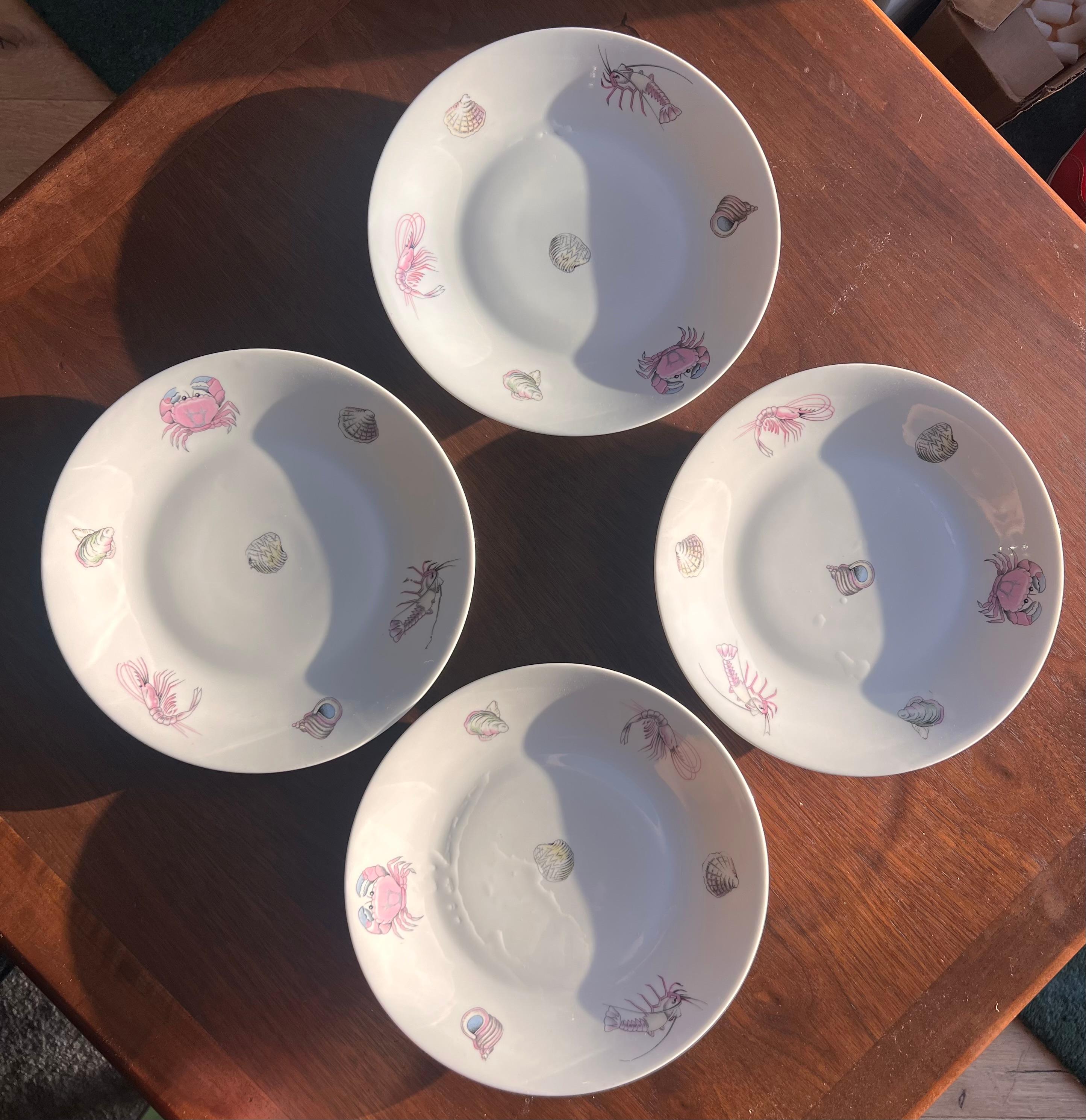 Français Ensemble de 4 assiettes en porcelaine française sur le thème de la mer par Apilco, 20e siècle en vente