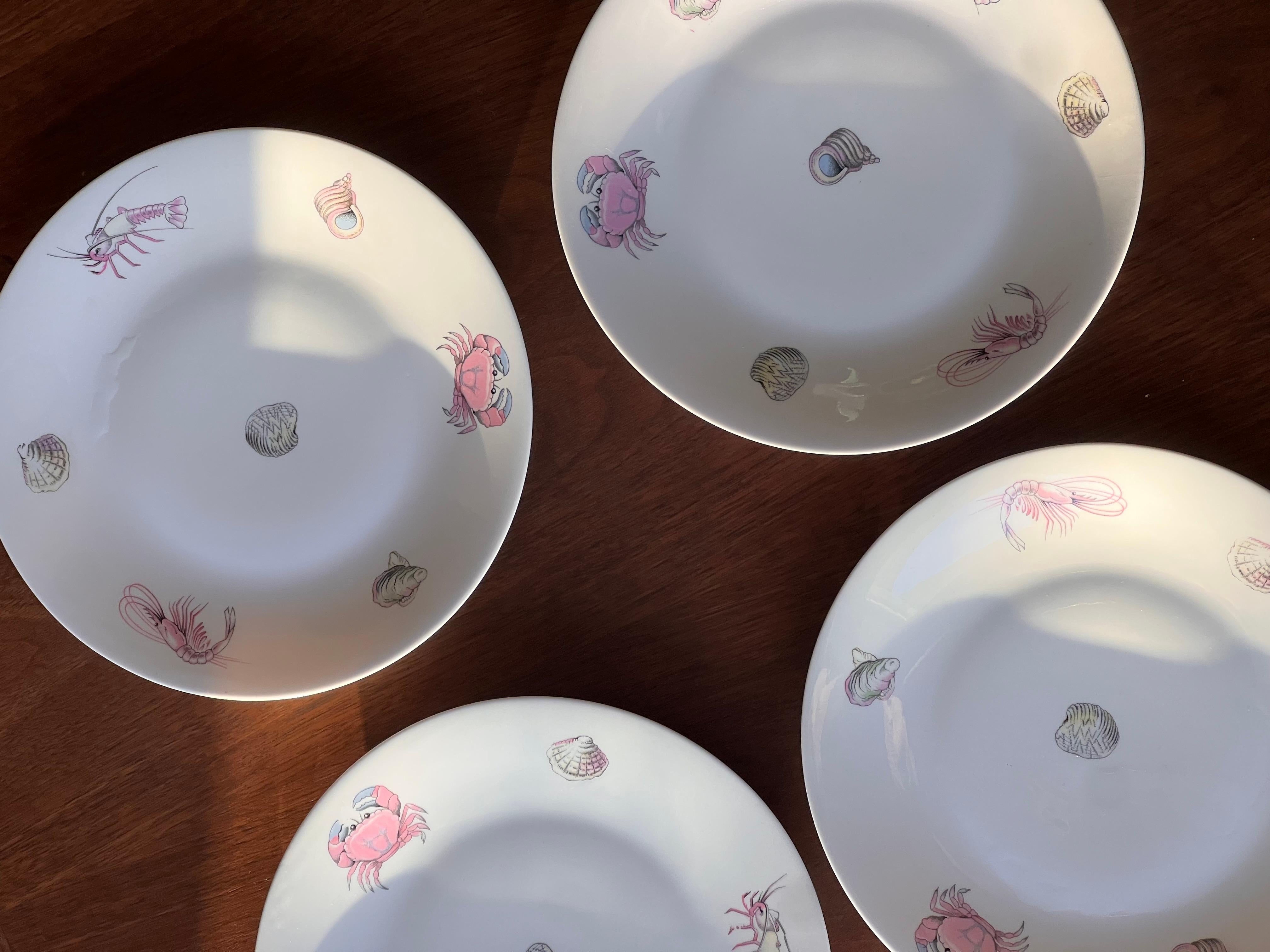 Ensemble de 4 assiettes en porcelaine française sur le thème de la mer par Apilco, 20e siècle en vente 1