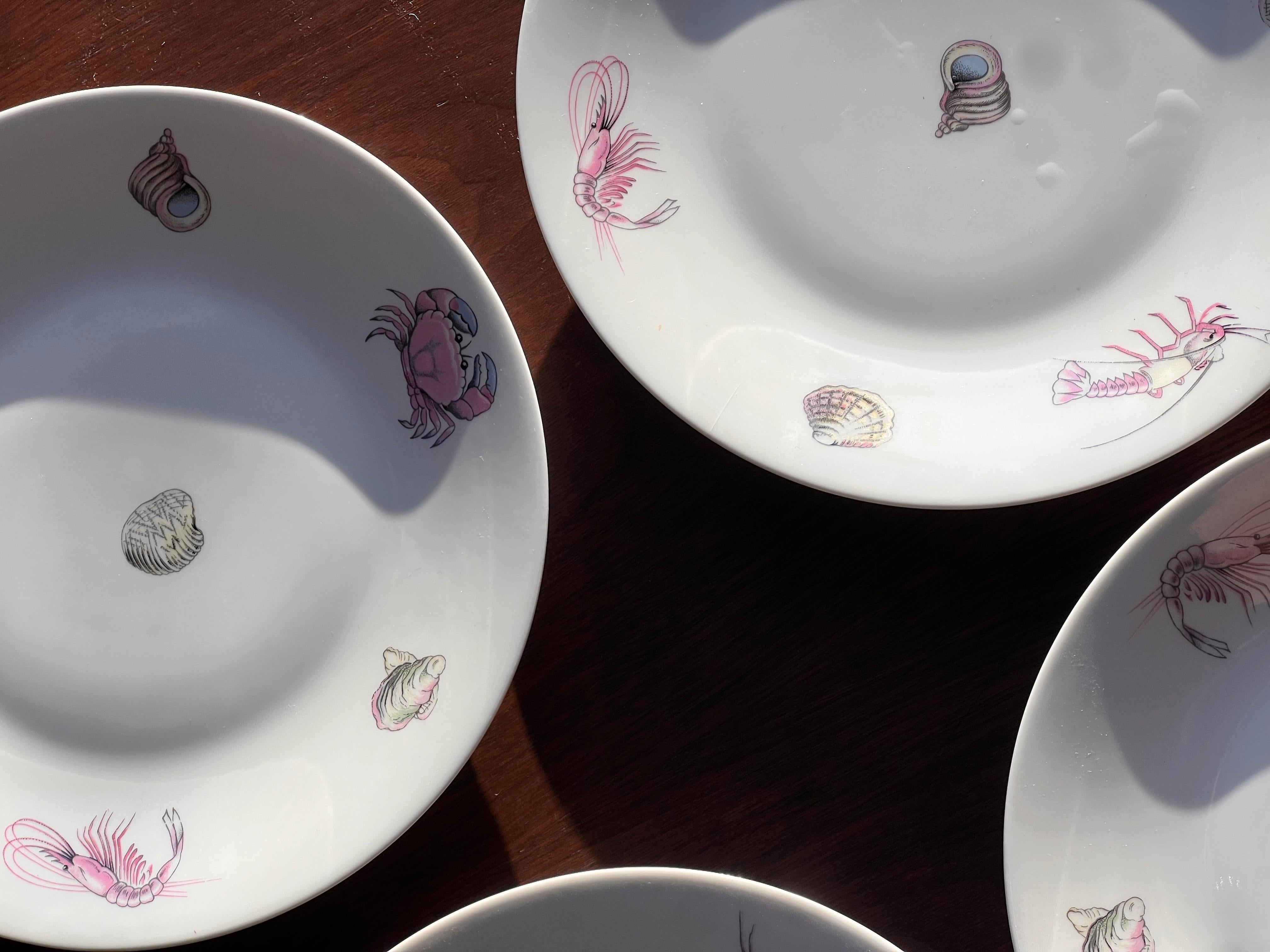 Ensemble de 4 assiettes en porcelaine française sur le thème de la mer par Apilco, 20e siècle en vente 2
