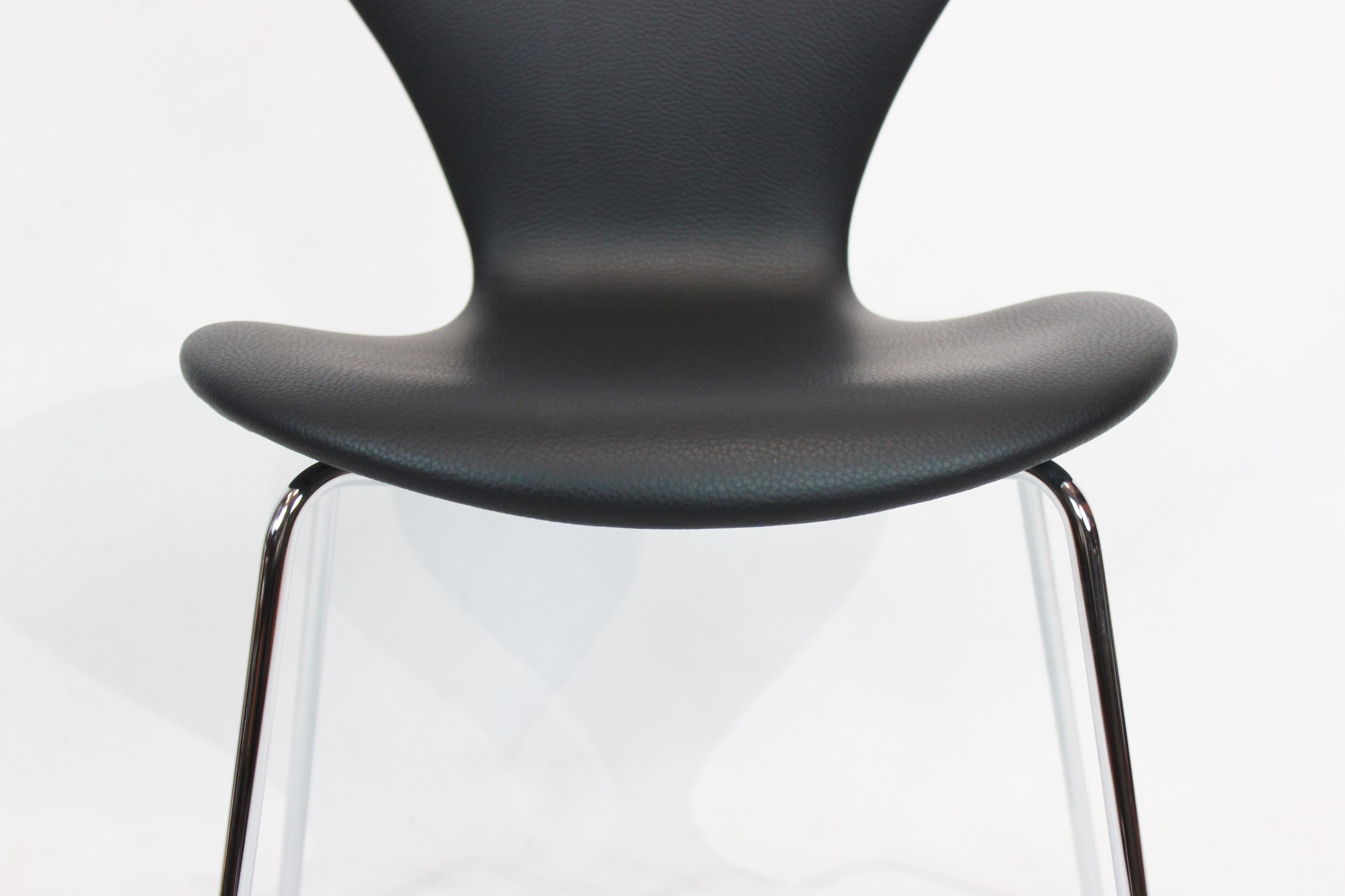 Danish Set of 4 Series 7 chairs, Black Leather, Model 3107, Designed by Arne Jacobsen