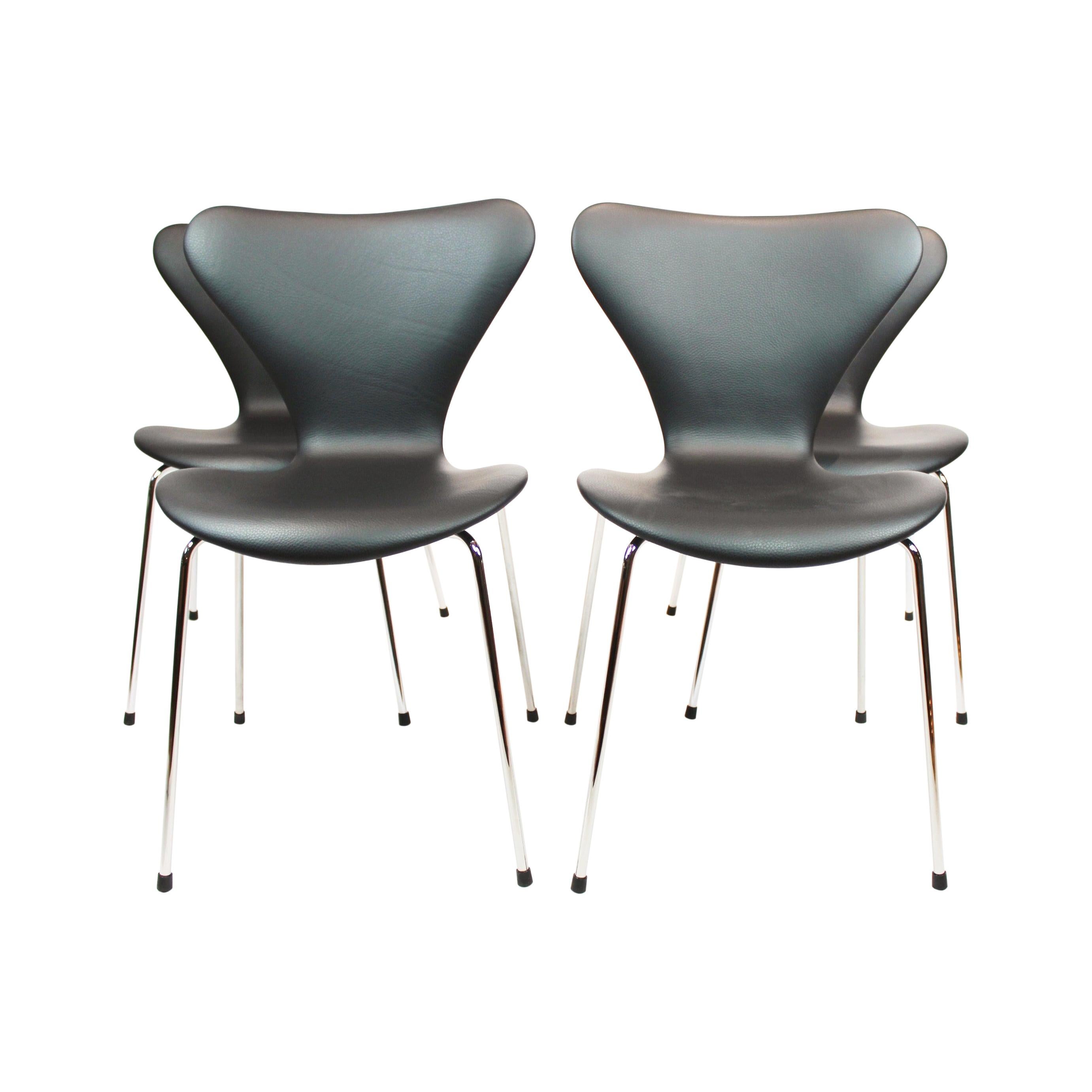 Set of 4 Series 7 chairs, Black Leather, Model 3107, Designed by Arne Jacobsen