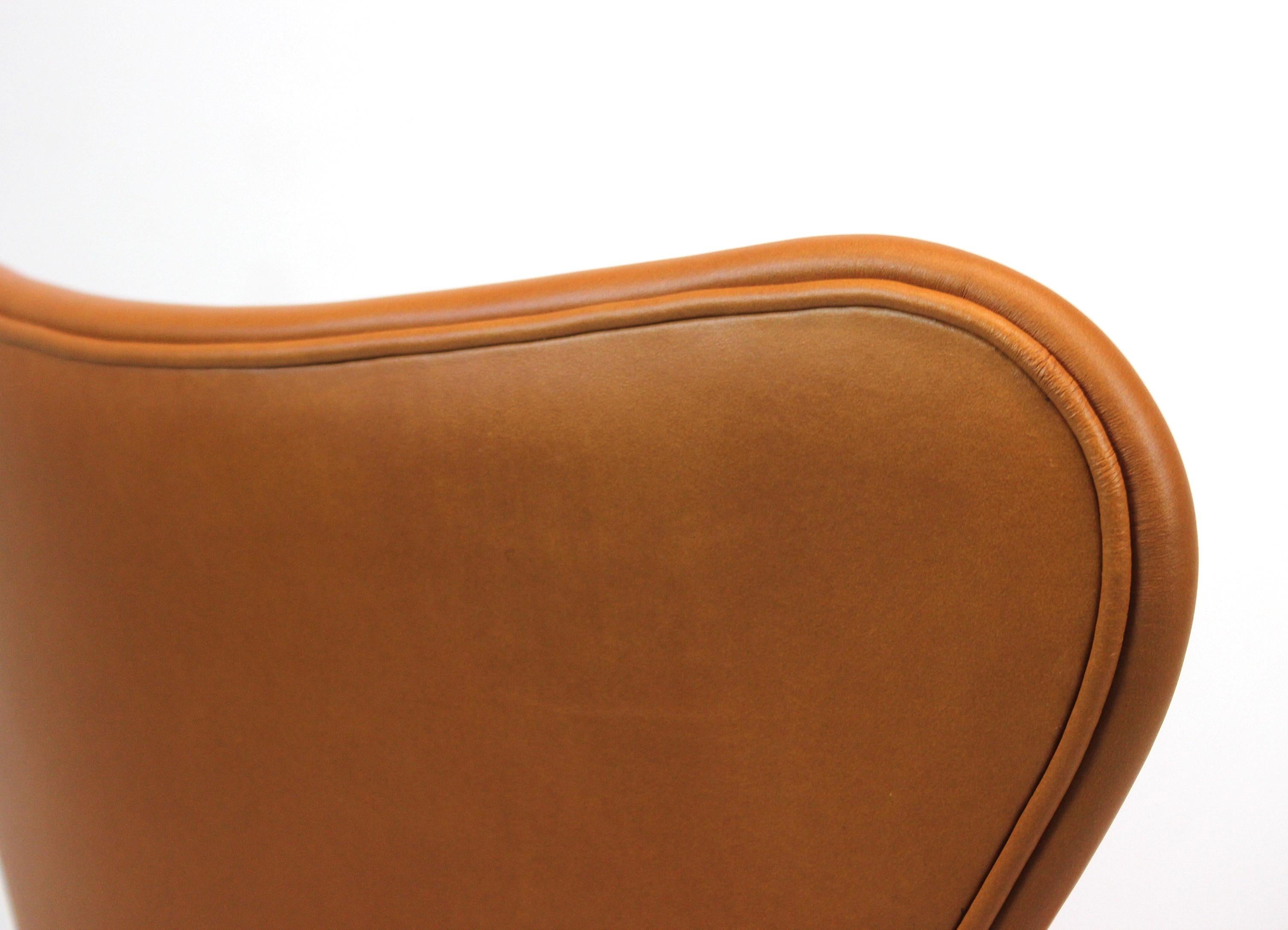 Leather Set of 4 Seven Chairs, Model 3107, by Arne Jacobsen and Fritz Hansen