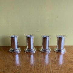 Un set di 4 piccoli candelieri in argento placcato, A. Krupp Milano, att. a Gio Ponti