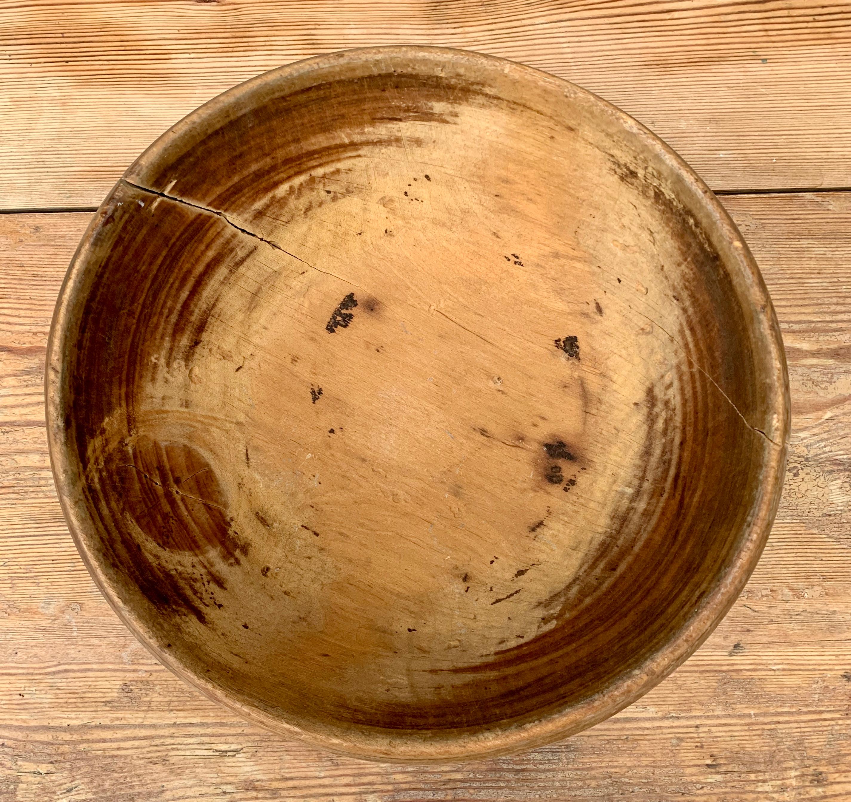 Set of 4 Swedish 19th Century Wooden Folk Art Bowls 11