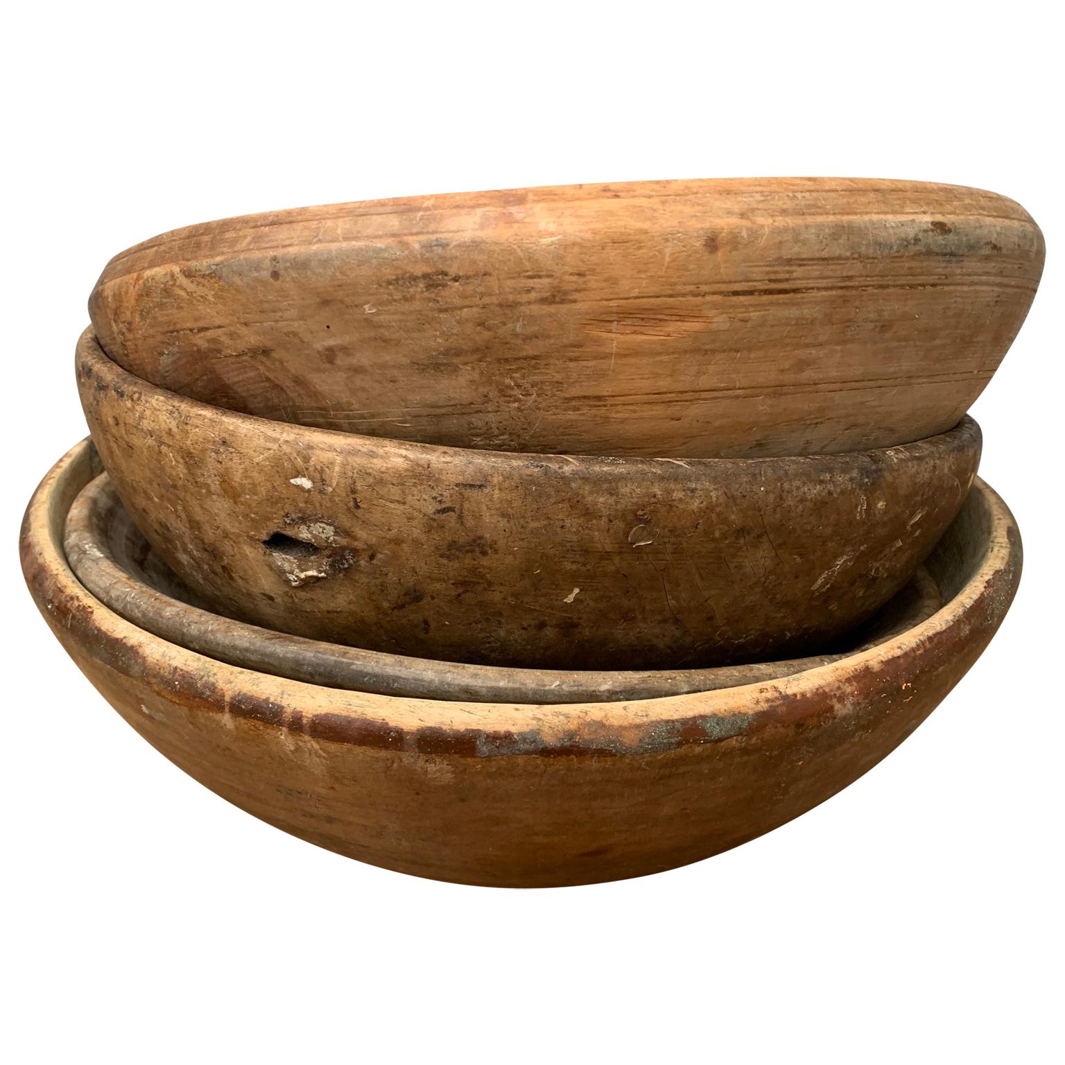 Hand-Crafted Set of 4 Swedish 19th Century Wooden Folk Art Bowls
