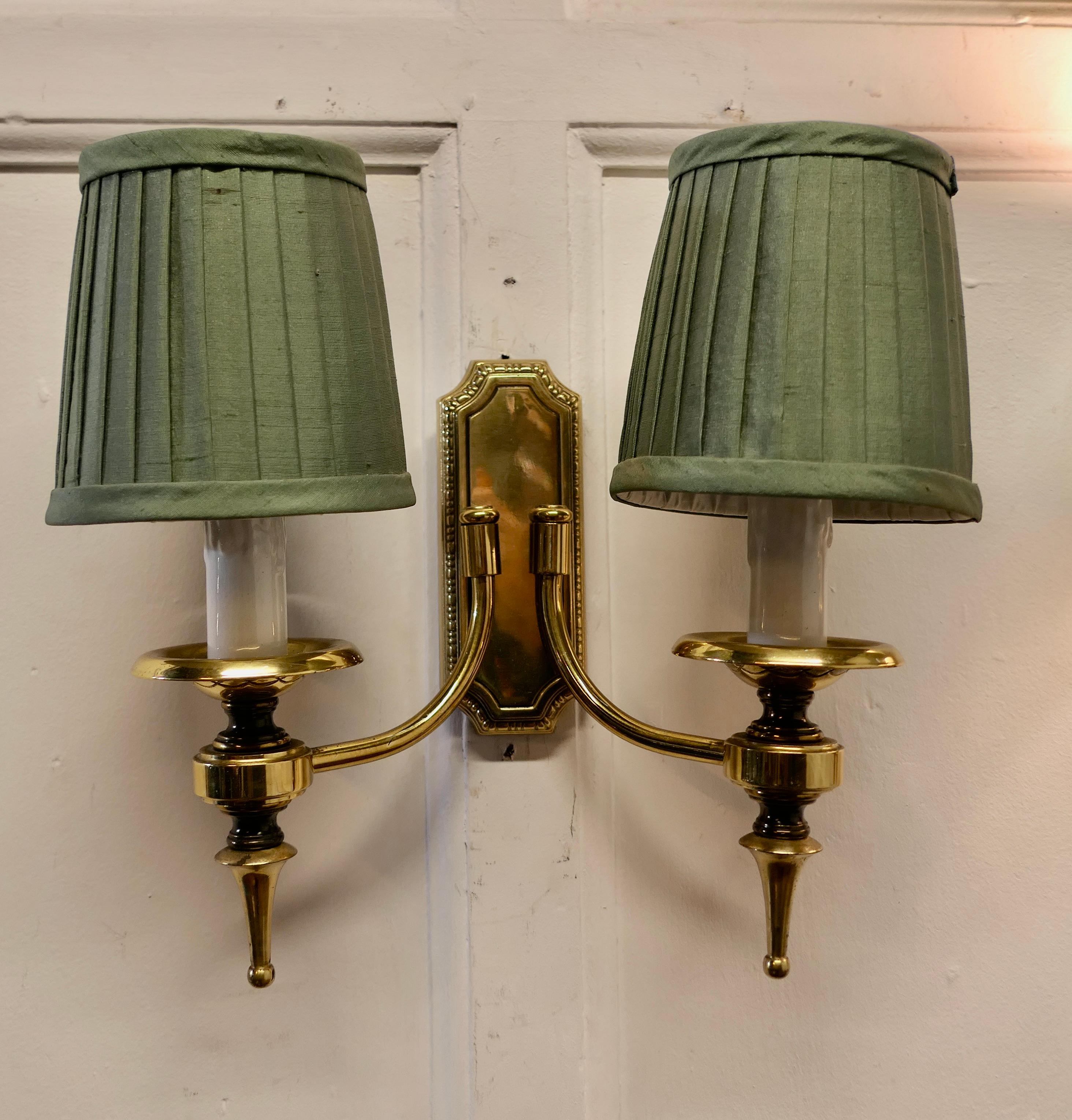 A Set of 4 Twin Wall Lights  A very handsome set of 4 double wall lights  In Good Condition In Chillerton, Isle of Wight