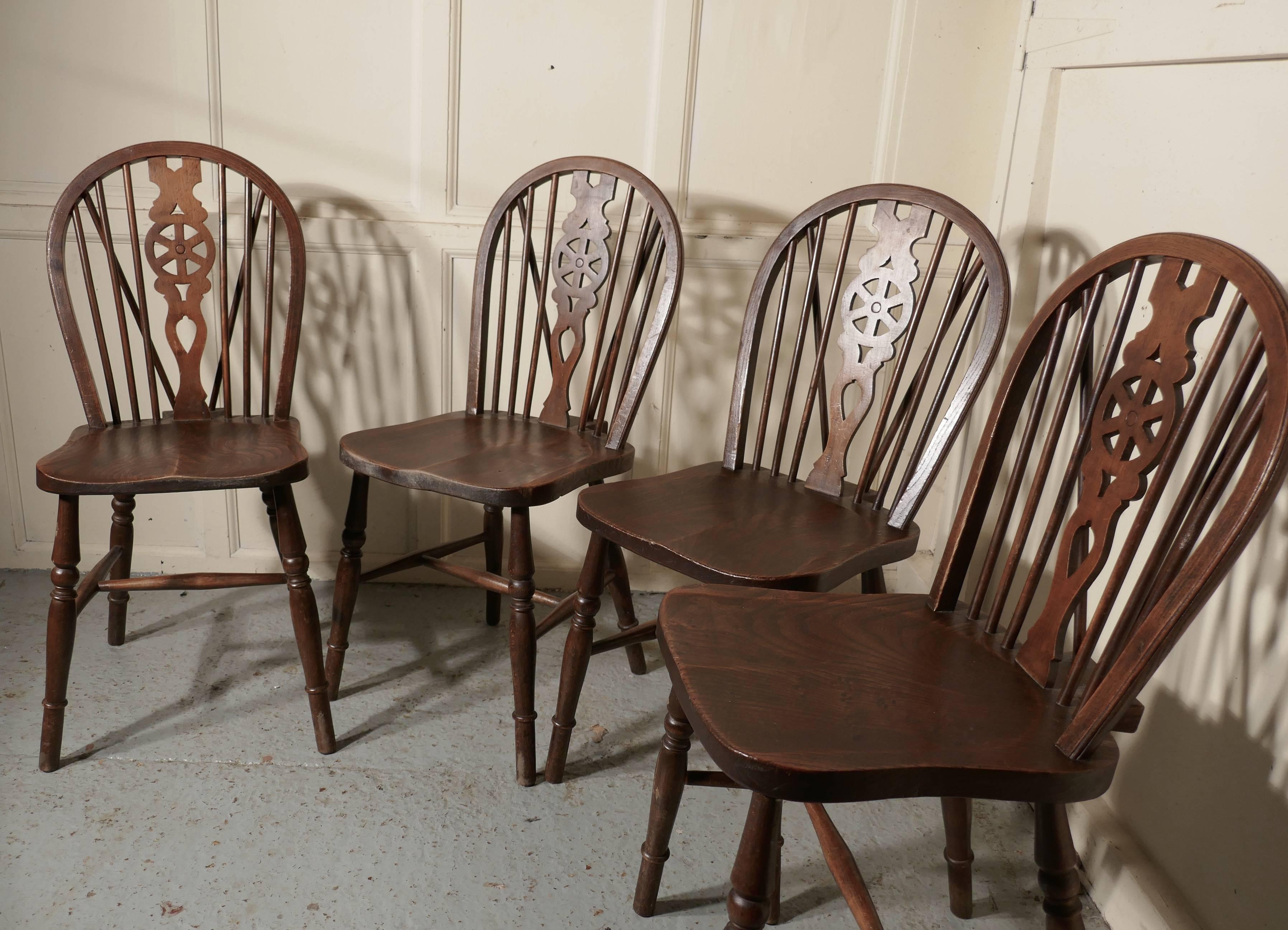 19th Century Set of Four Victorian Beech and Elm Wheel Back Windsor Kitchen Dining Chairs