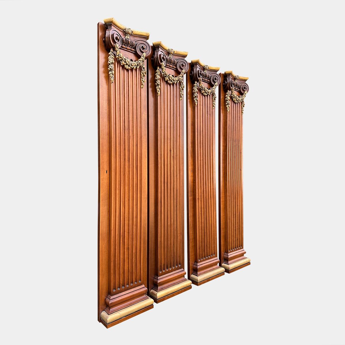 A Set Of 4 Walnut Italian Pilaster Columns With Gilt Carved Capitals  For Sale 1