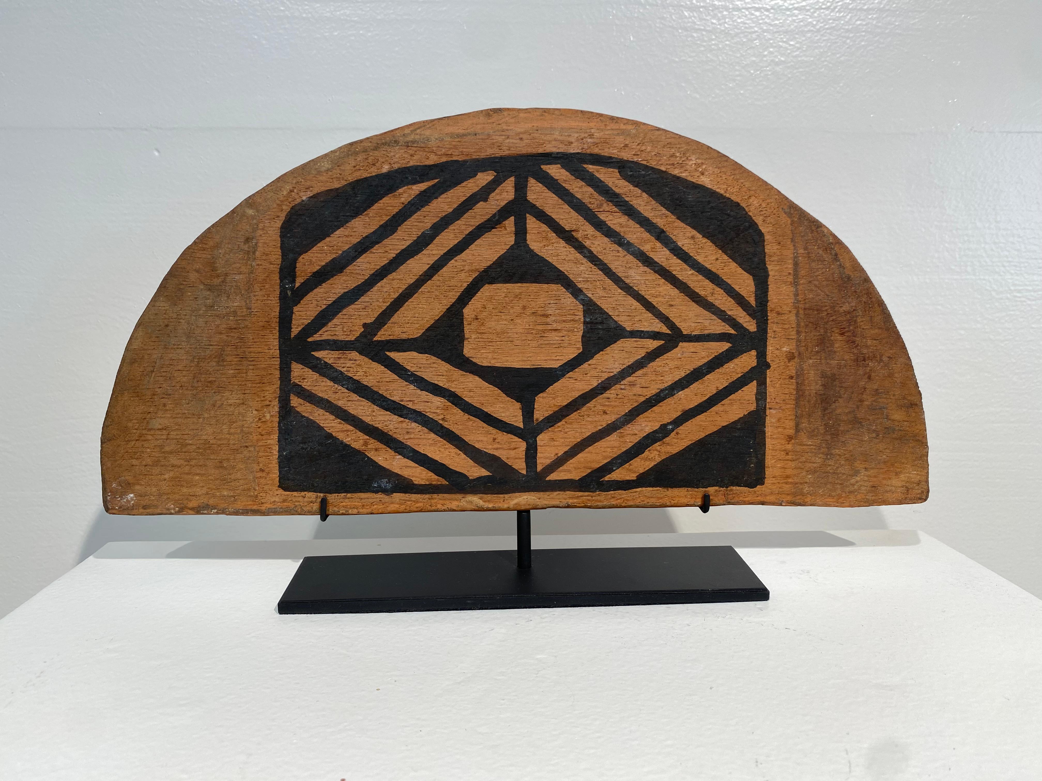 Set de 4 spatules des XINGU, une tribu indienne du Brésil,
ces objets en bois étaient utilisés pour la cuisine,
de la Collection S de Gunther (1924-2012), ethnologue allemand,
collection d'objets très décoratifs, grande combinaison de couleurs et