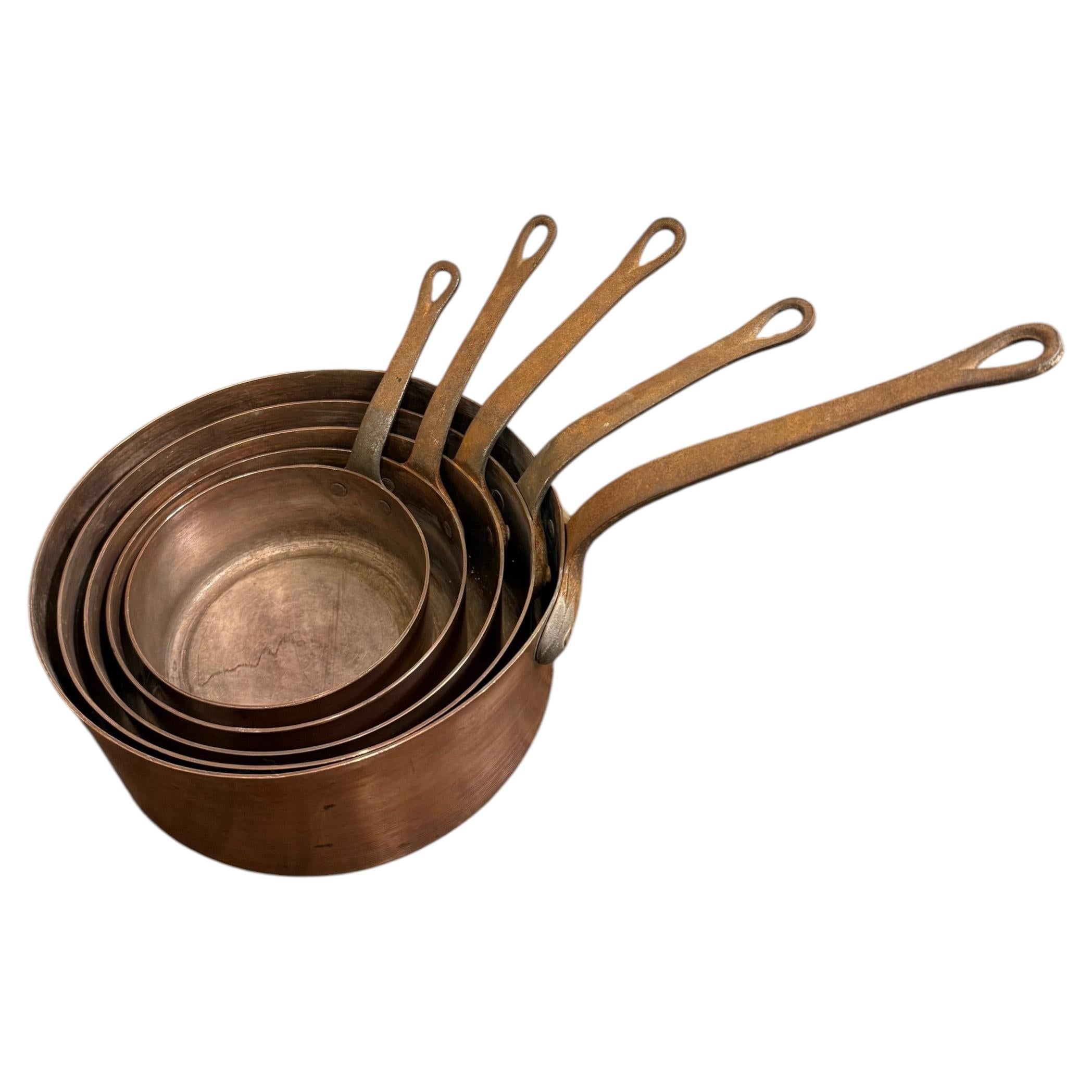 A Set of 5 English Copper Saucepans, Early 20th Century