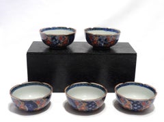 A Set of 5 Japanese Aritayaki Imari bowls, marked on the Bottom