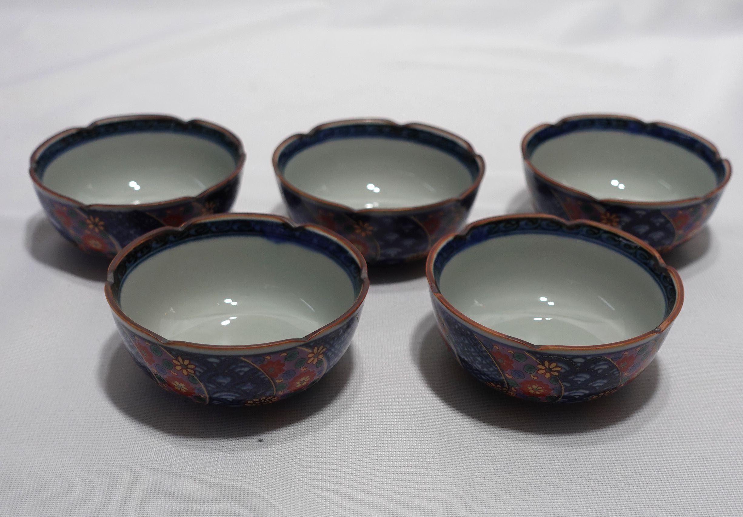 Hand-Crafted A Set of 5 Japanese Aritayaki Imari bowls, marked on the Bottom For Sale