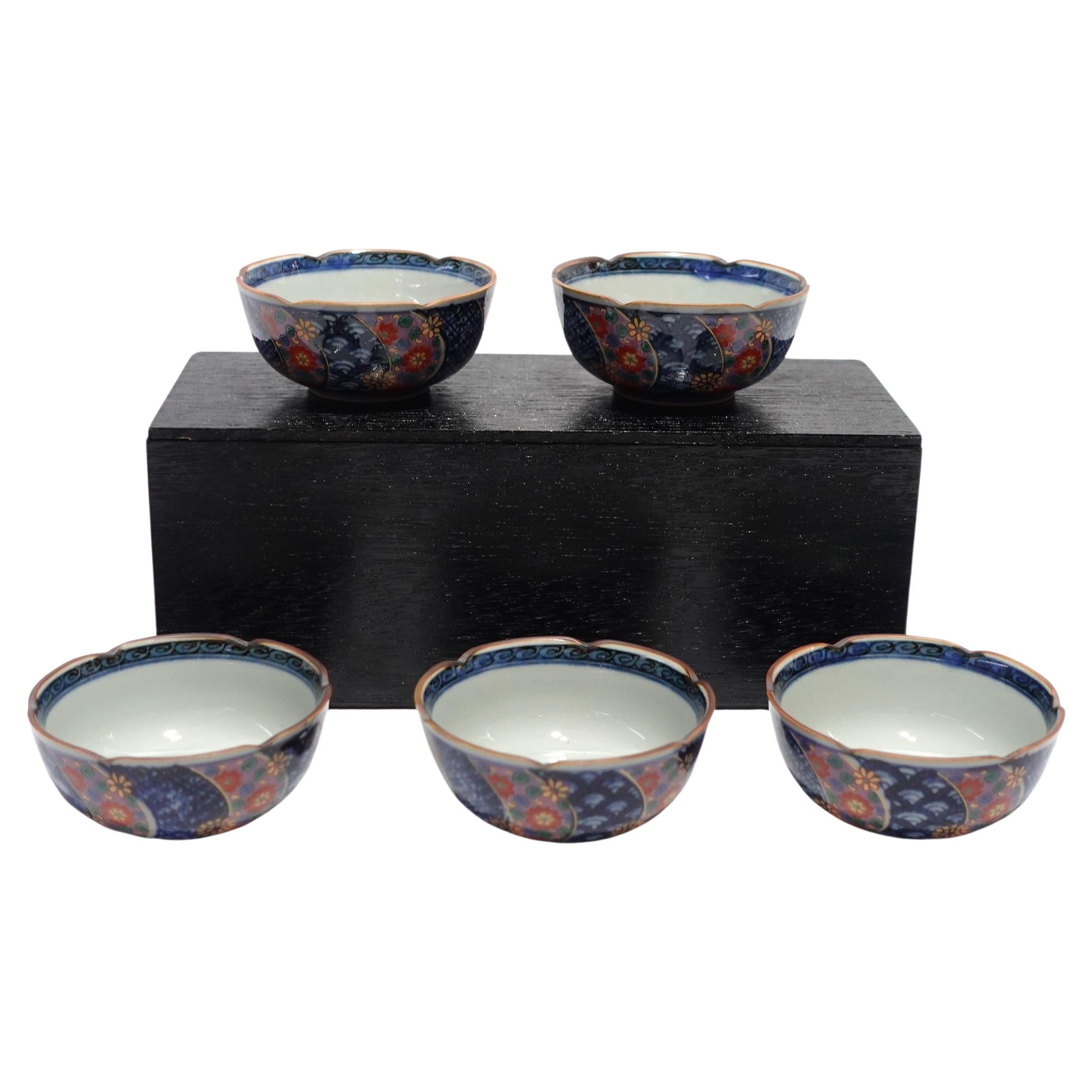 A Set of 5 Japanese Aritayaki Imari bowls, marked on the Bottom For Sale