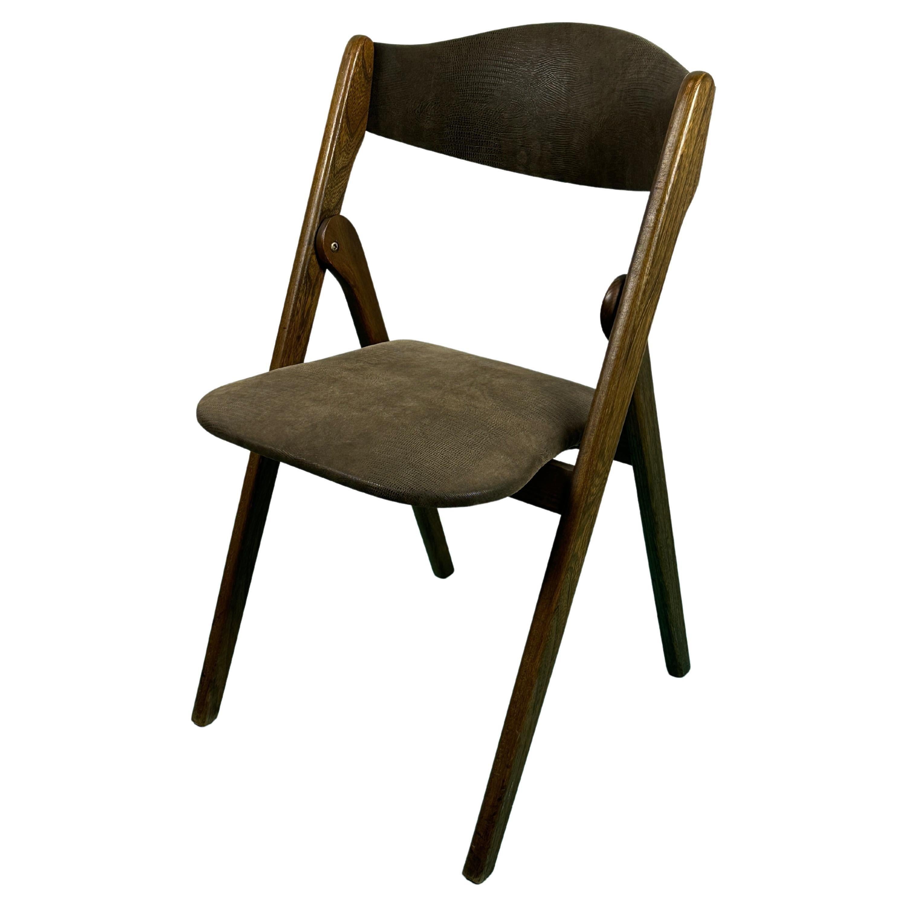 Mid-Century Modern A Set of 5  Walnut Folding Chairs by Coronet Norquist For Sale