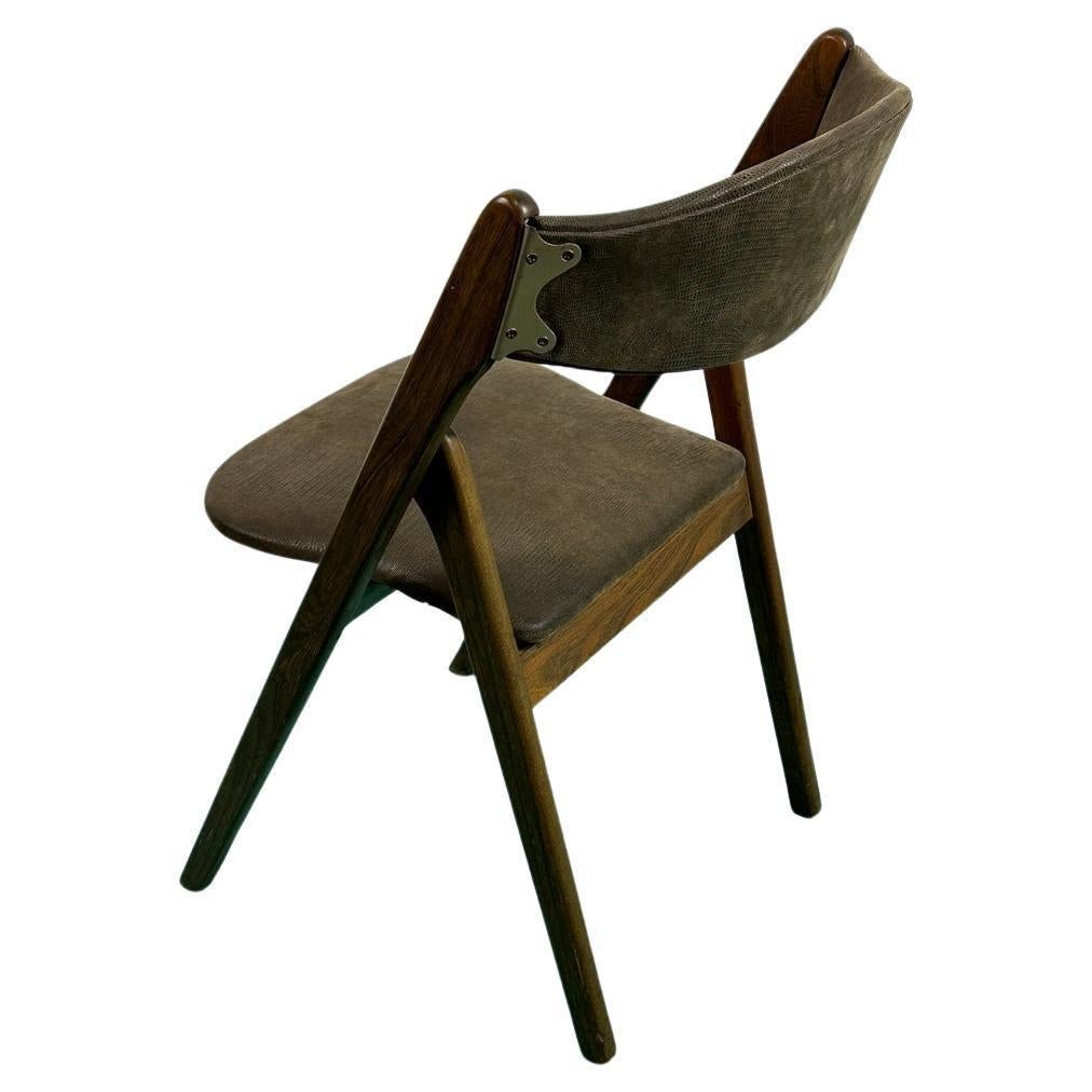 20th Century A Set of 5  Walnut Folding Chairs by Coronet Norquist For Sale
