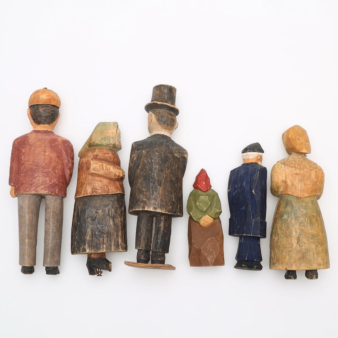 Bellamente estilizado un conjunto de 6 figuritas con un gran equilibrio de armonía de pie, retrata la belleza del mundo interior a través de la belleza pura.
Esta valiosa pieza de arte única es una gran oportunidad para aportar a la decoración e