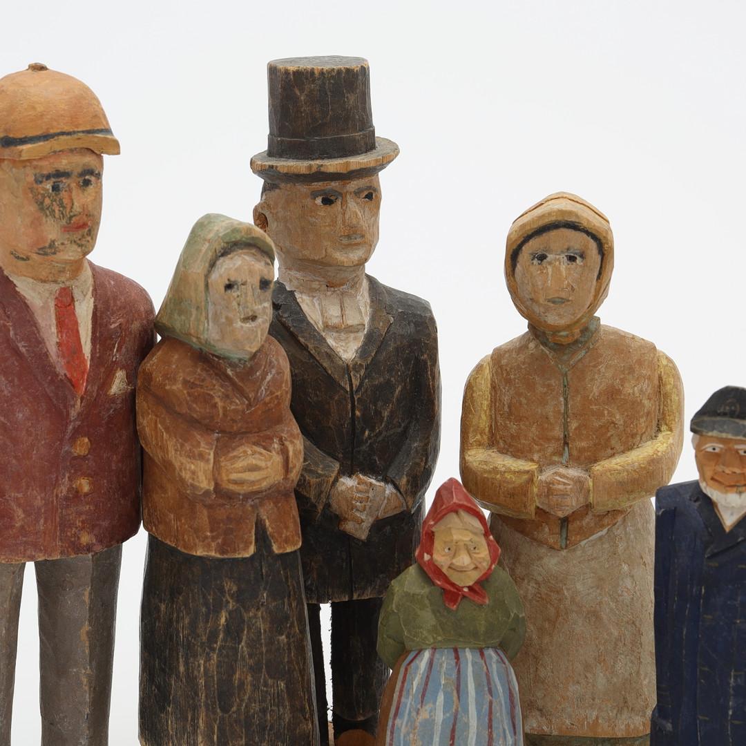 Esculturas De Madera Conjunto De 6 Figuras Decorativas Antiguas De Una Familia Sueco en venta