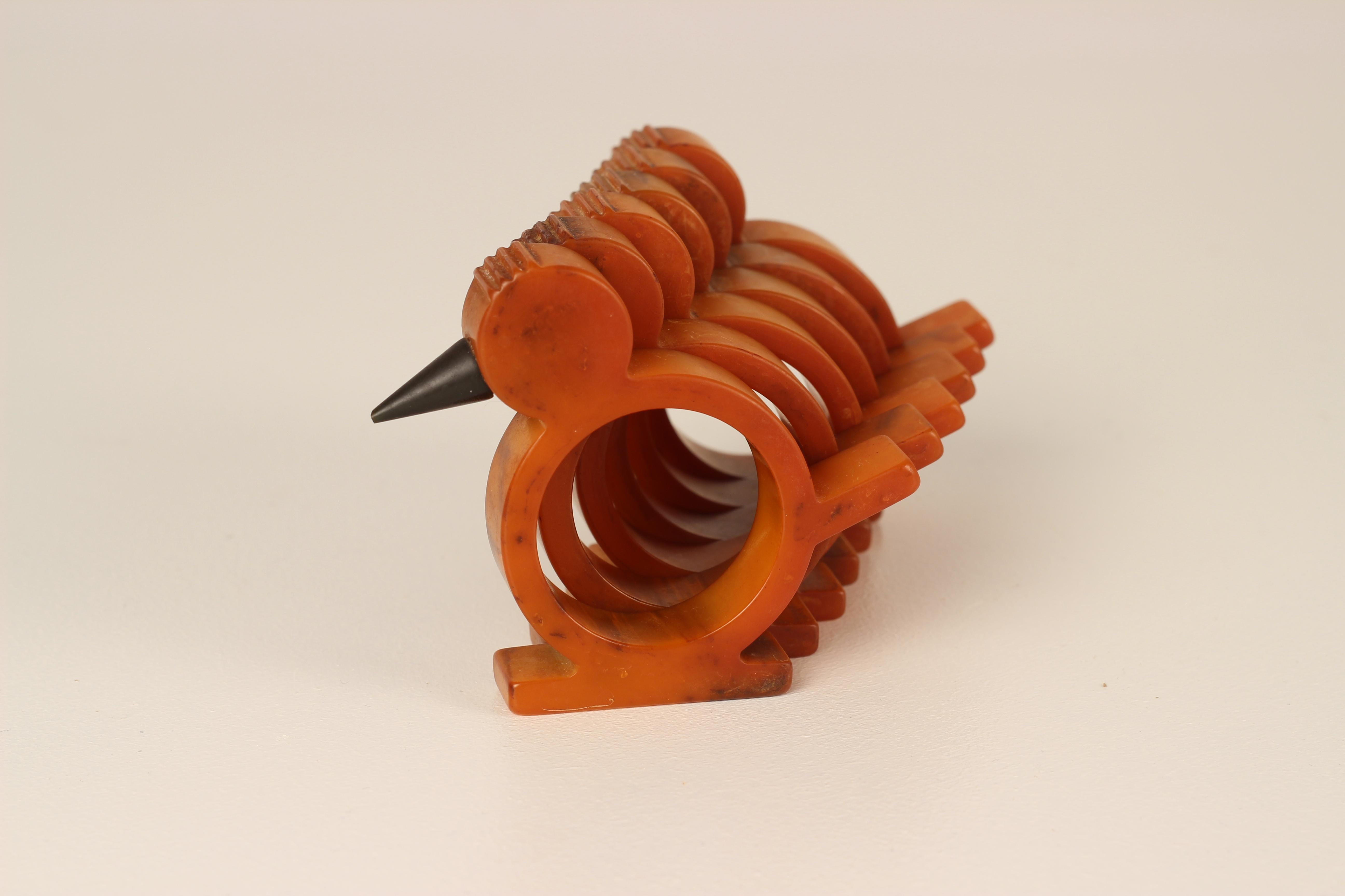 Set of 6 Art Deco Bakelite Napkin Rings Shaped as Stylised Birds In Good Condition For Sale In London, GB