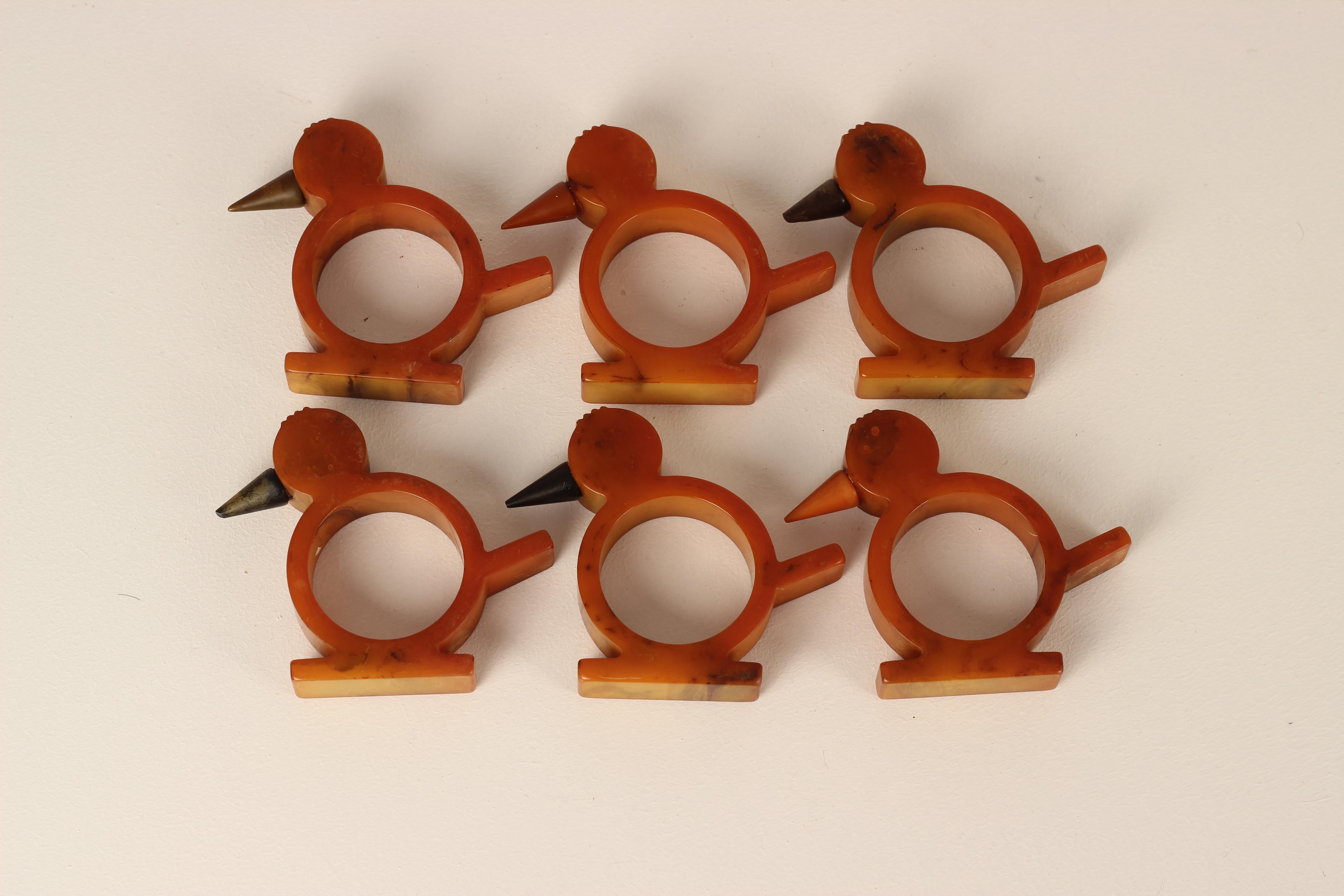 Set of 6 Art Deco Bakelite Napkin Rings Shaped as Stylised Birds For Sale 3