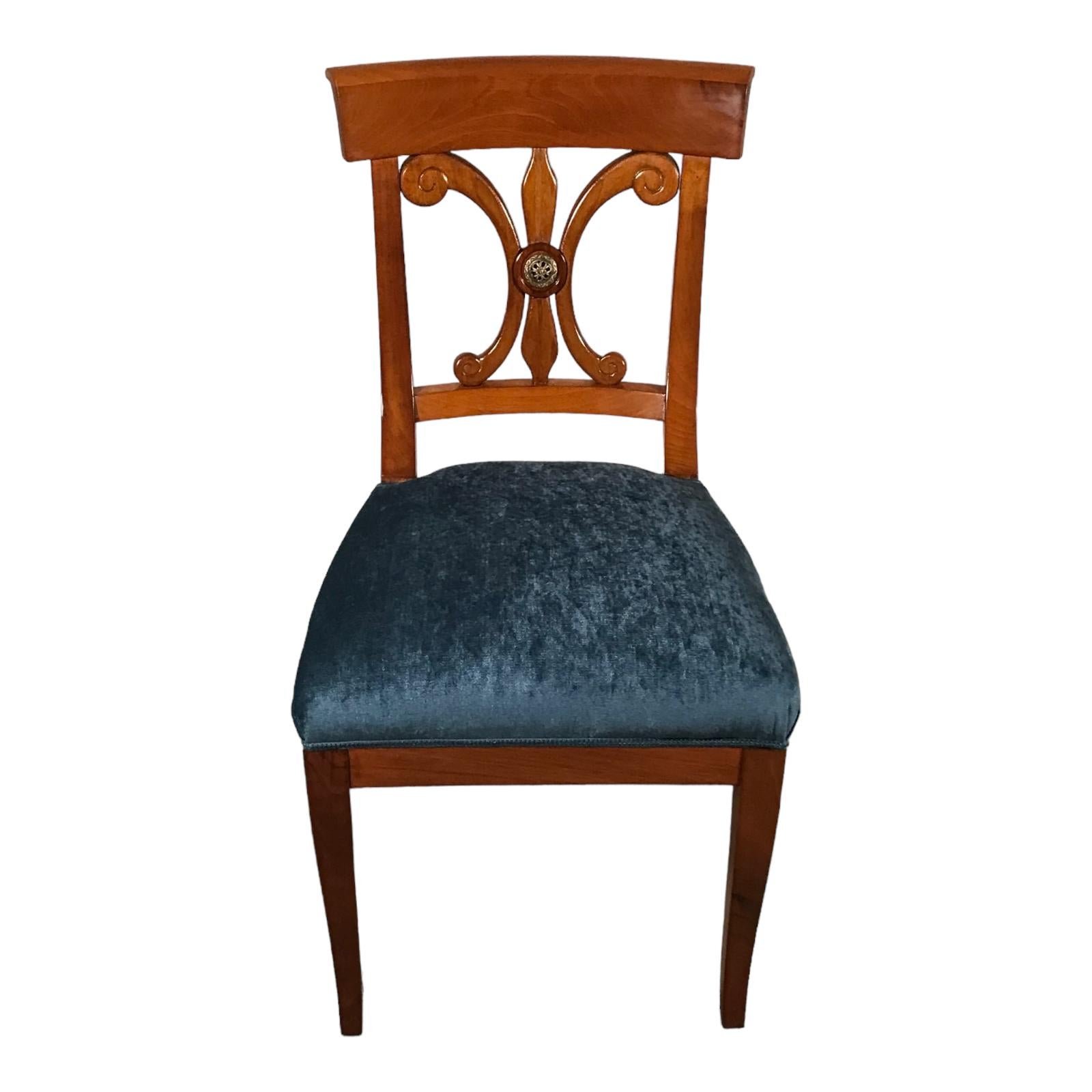 Authentic Biedermeier Chairs  Handcrafted 19th Century Masterpieces

Explore our stunning set of 6 original Biedermeier chairs, showcasing exquisite craftsmanship from the early 19th century. Handmade with meticulous attention to detail, these
