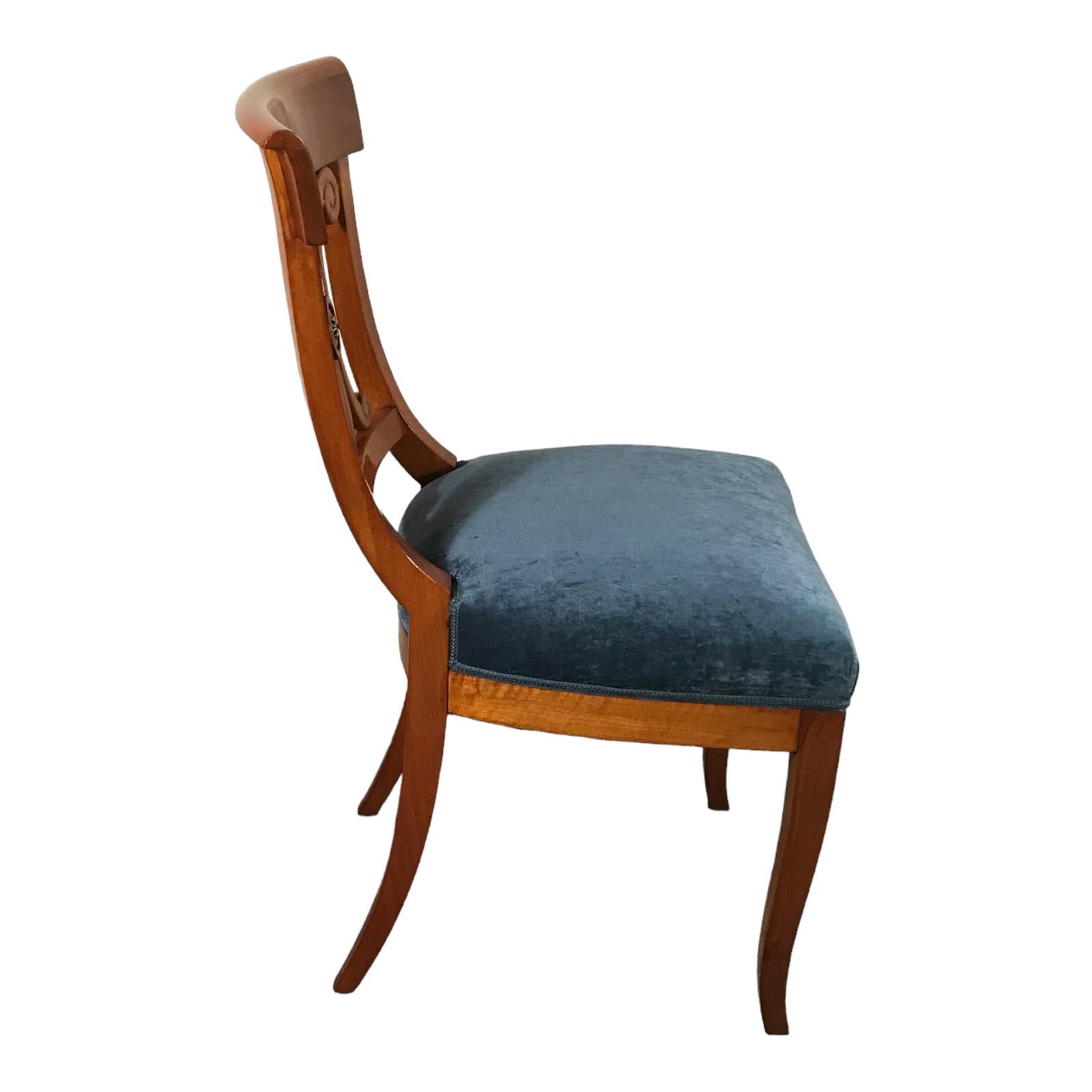 German A set of 6 Biedermeier Chairs, 1820, walnut For Sale