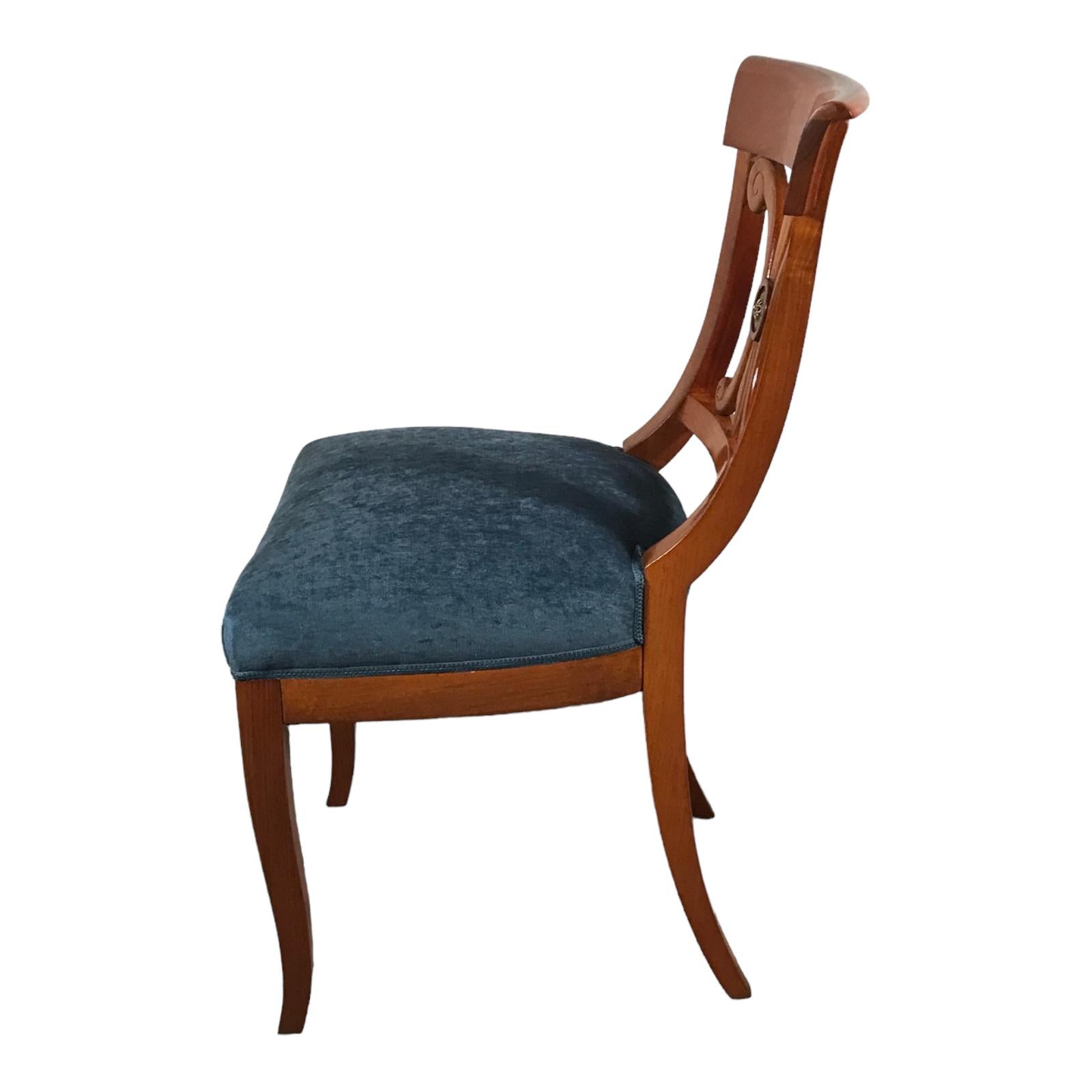 A set of 6 Biedermeier Chairs, 1820, walnut (Frühes 19. Jahrhundert) im Angebot