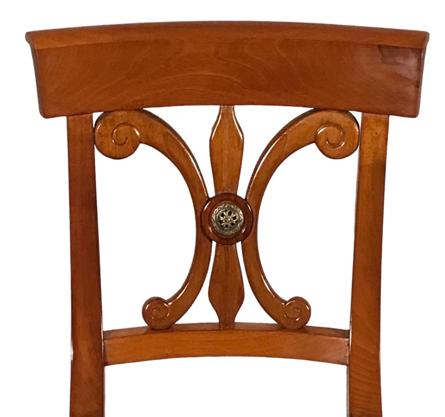 A set of 6 Biedermeier Chairs, 1820, walnut For Sale 1